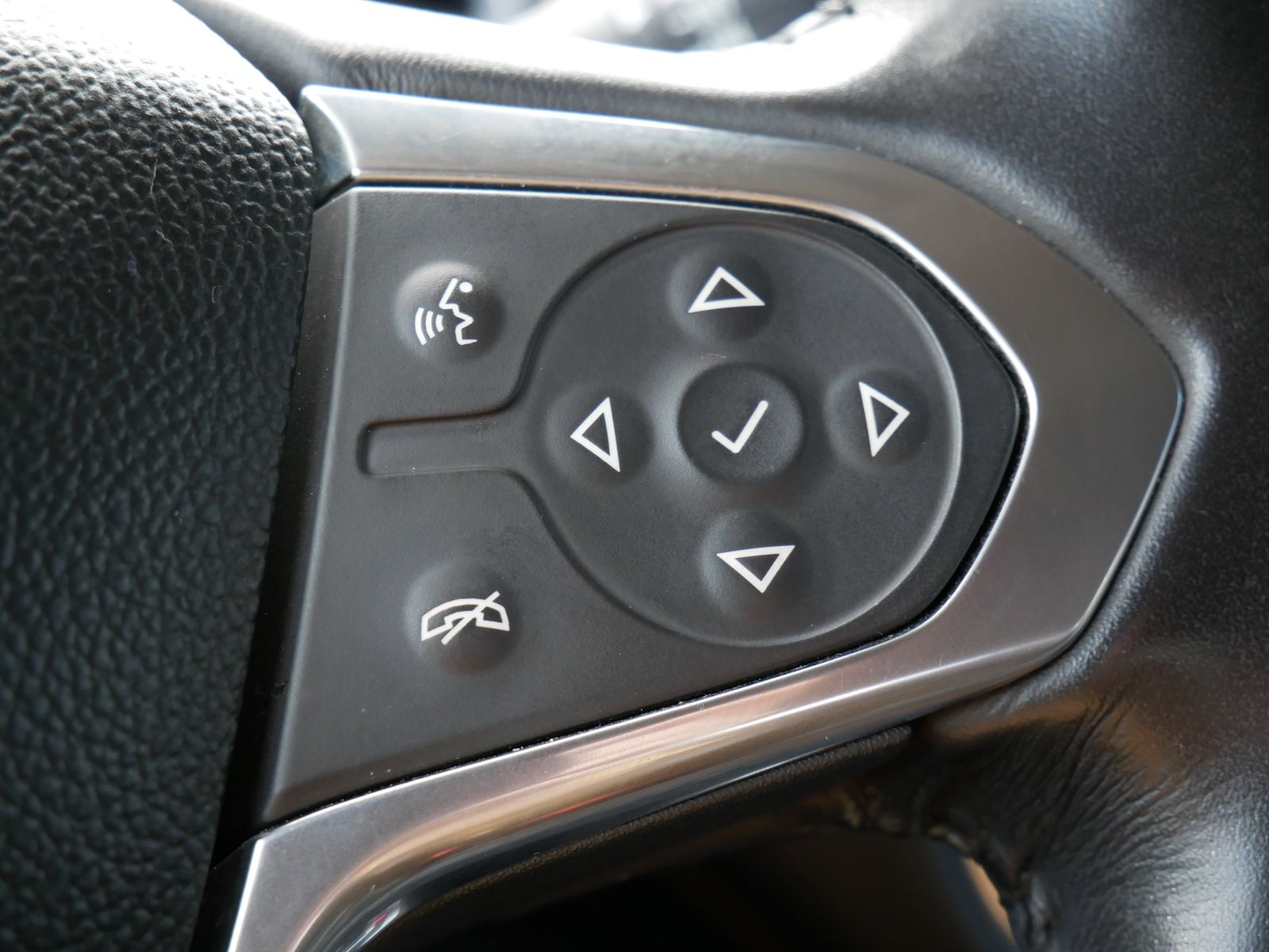 Thumbnail: 2018 Chevrolet Traverse - 27