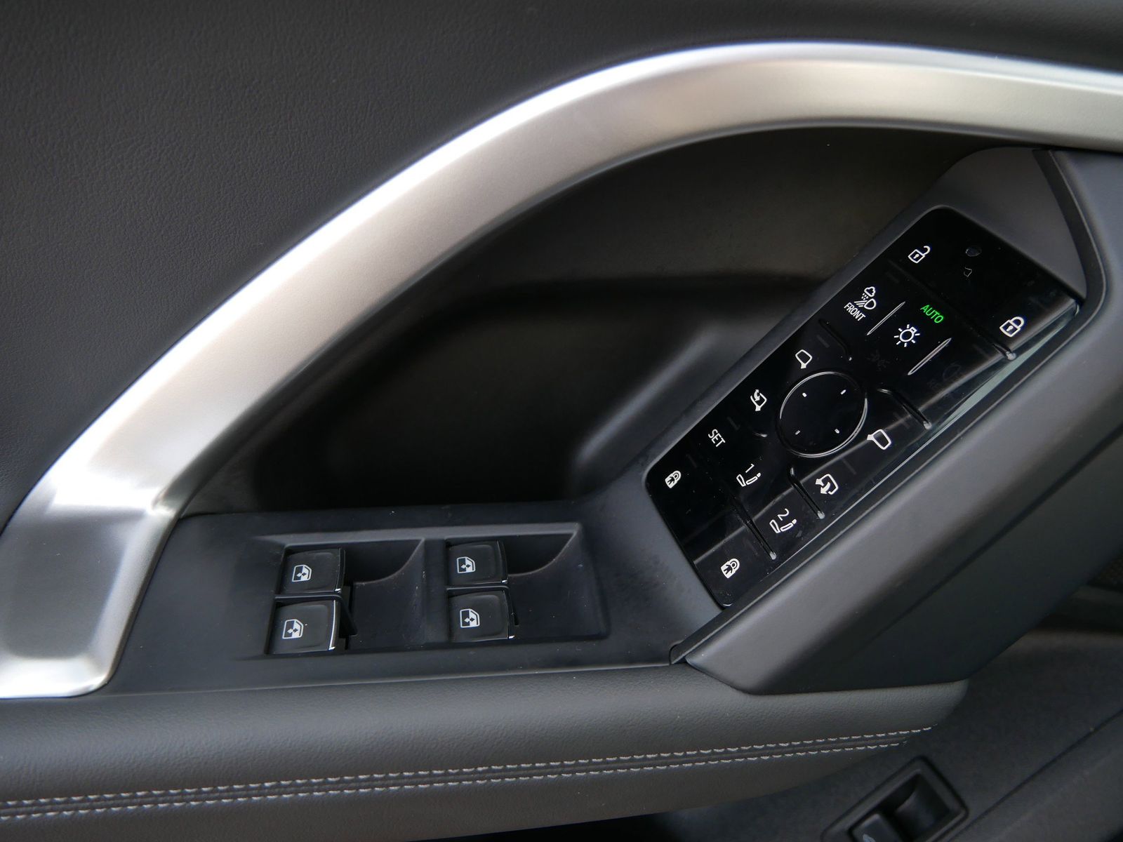 Thumbnail: 2025 Audi Q5 - 15