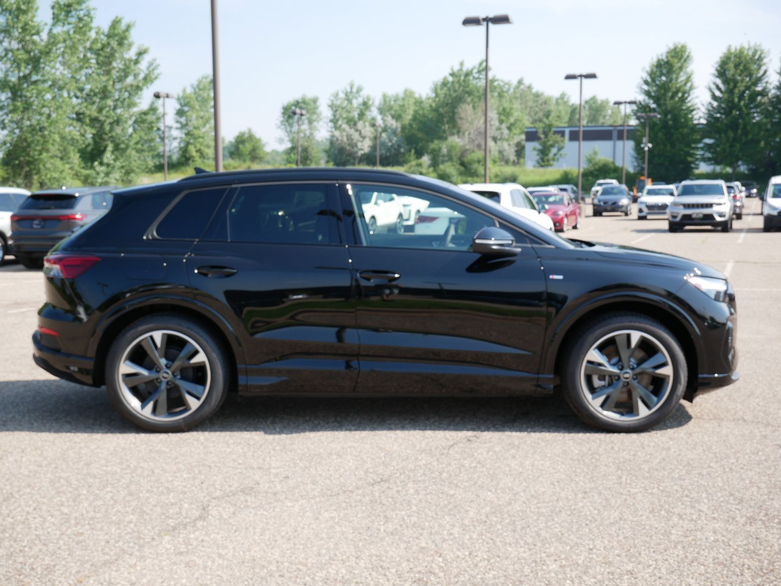 Thumbnail: 2025 Audi Q4 e-tron - 5