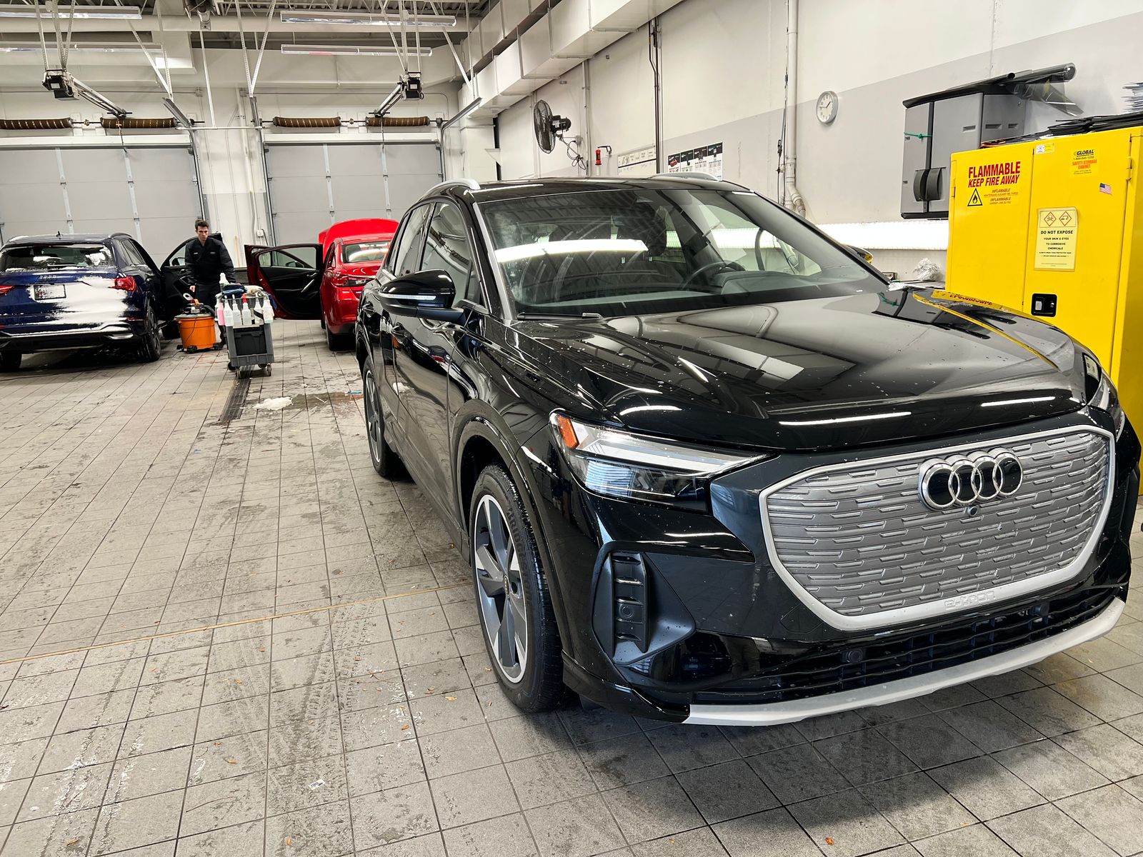 Thumbnail: 2022 Audi Q4 e-tron - 1