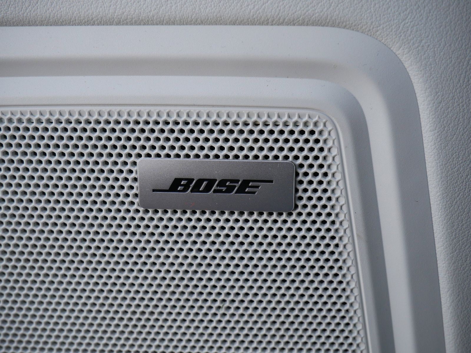 Thumbnail: 2017 Porsche Macan - 27