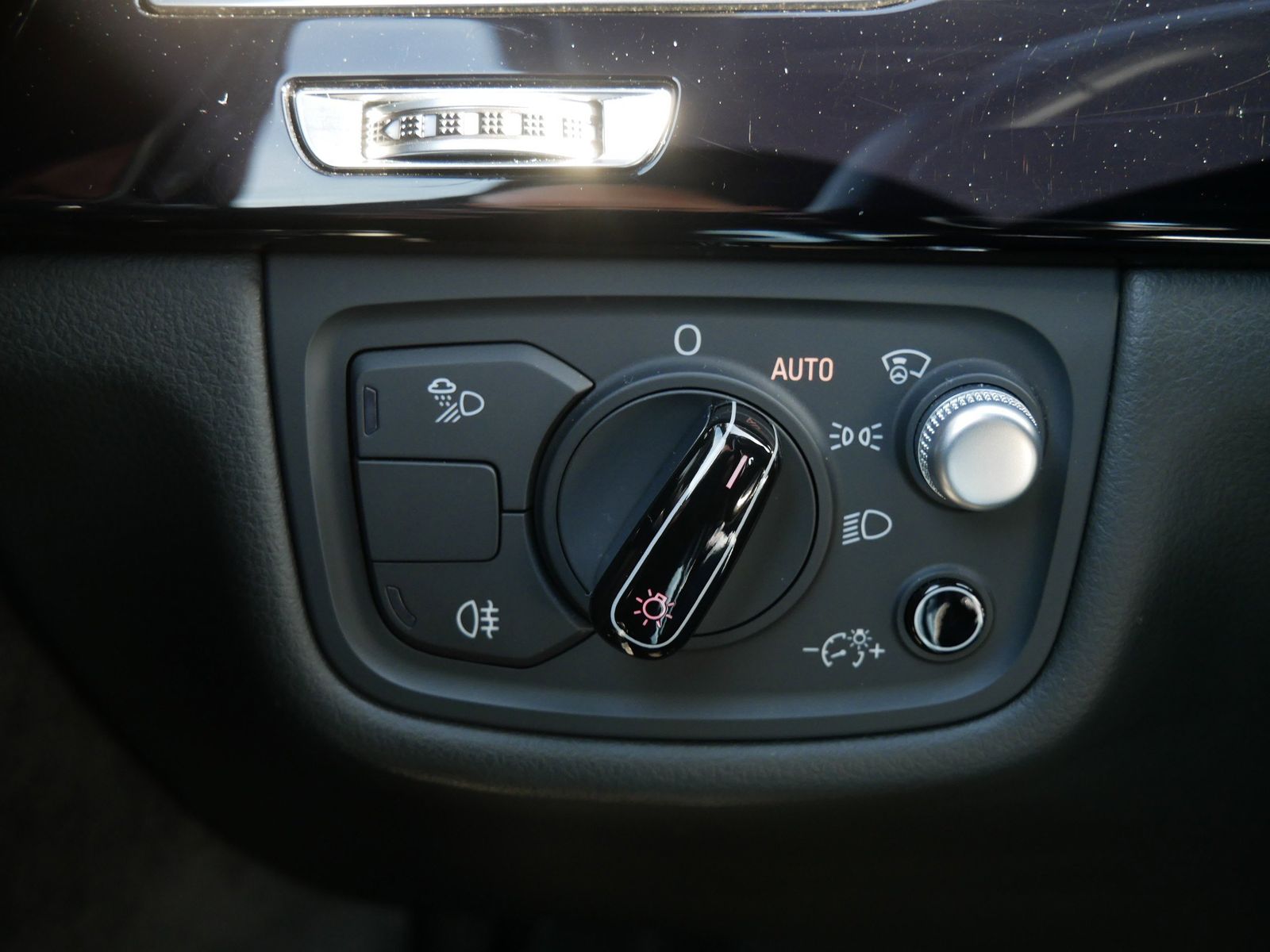 Thumbnail: 2017 Audi A8 - 30