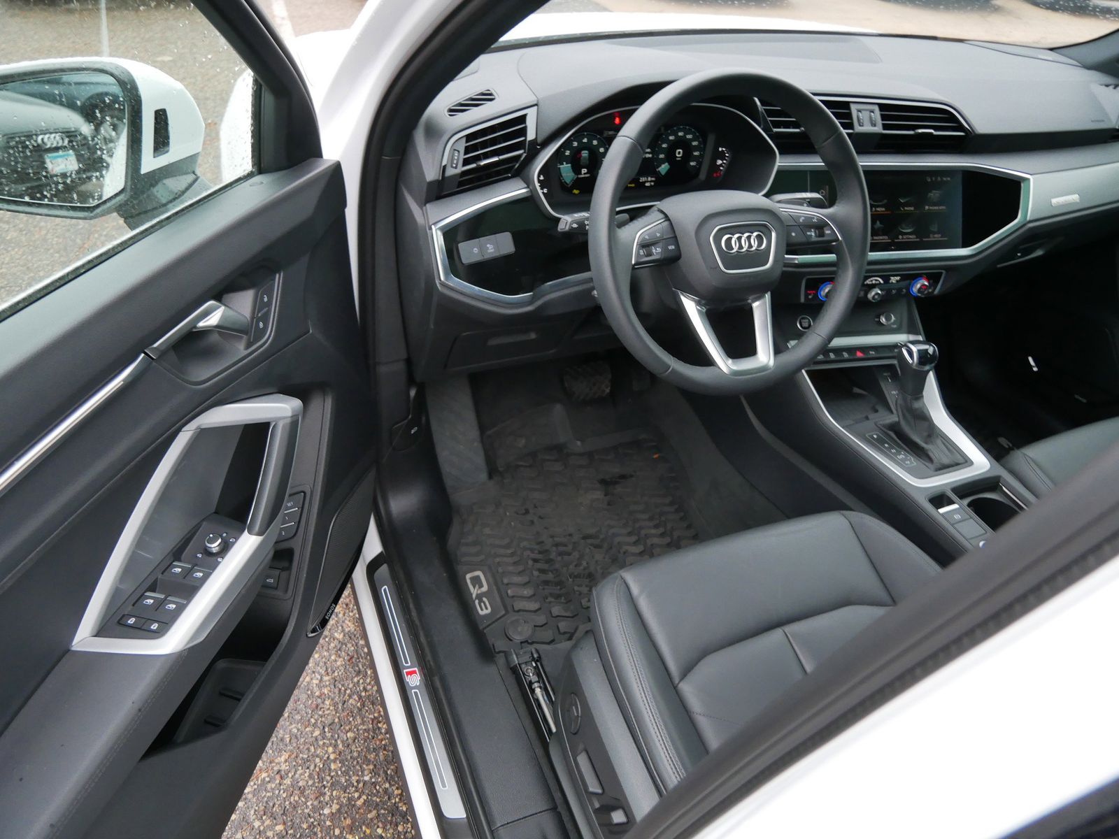 Thumbnail: 2025 Audi Q3 - 9