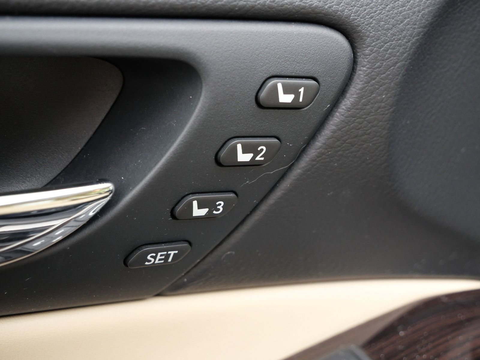 Thumbnail: 2015 Lexus IS - 15