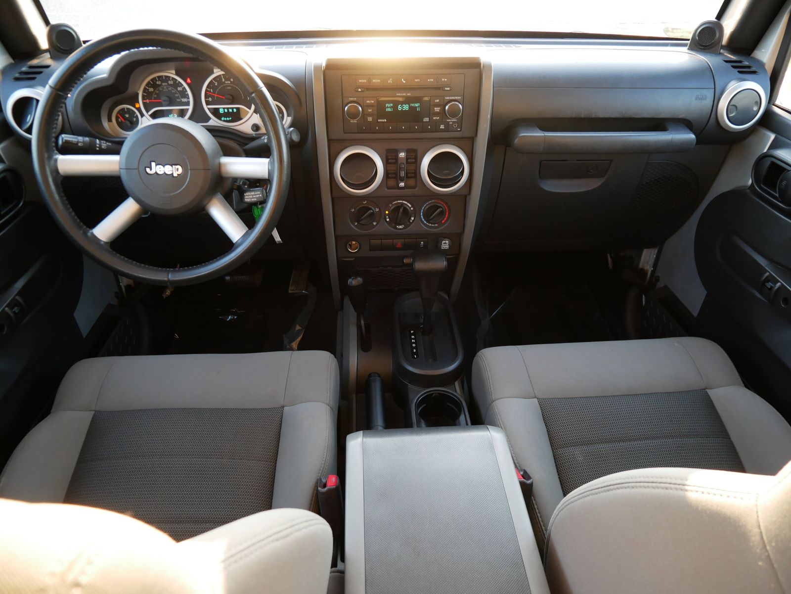 Thumbnail: 2010 Jeep Wrangler - 13