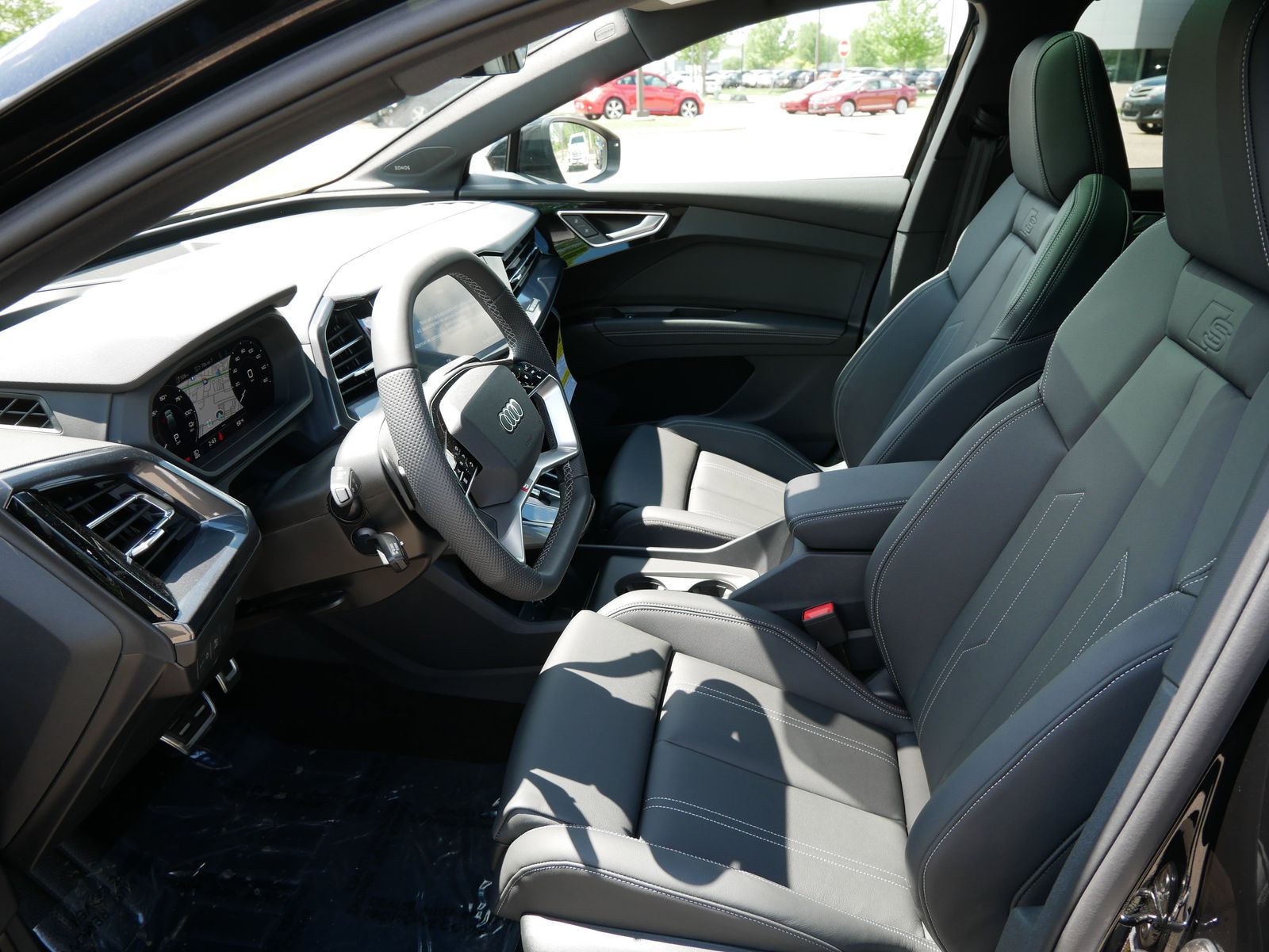 Thumbnail: 2025 Audi Q4 e-tron - 8