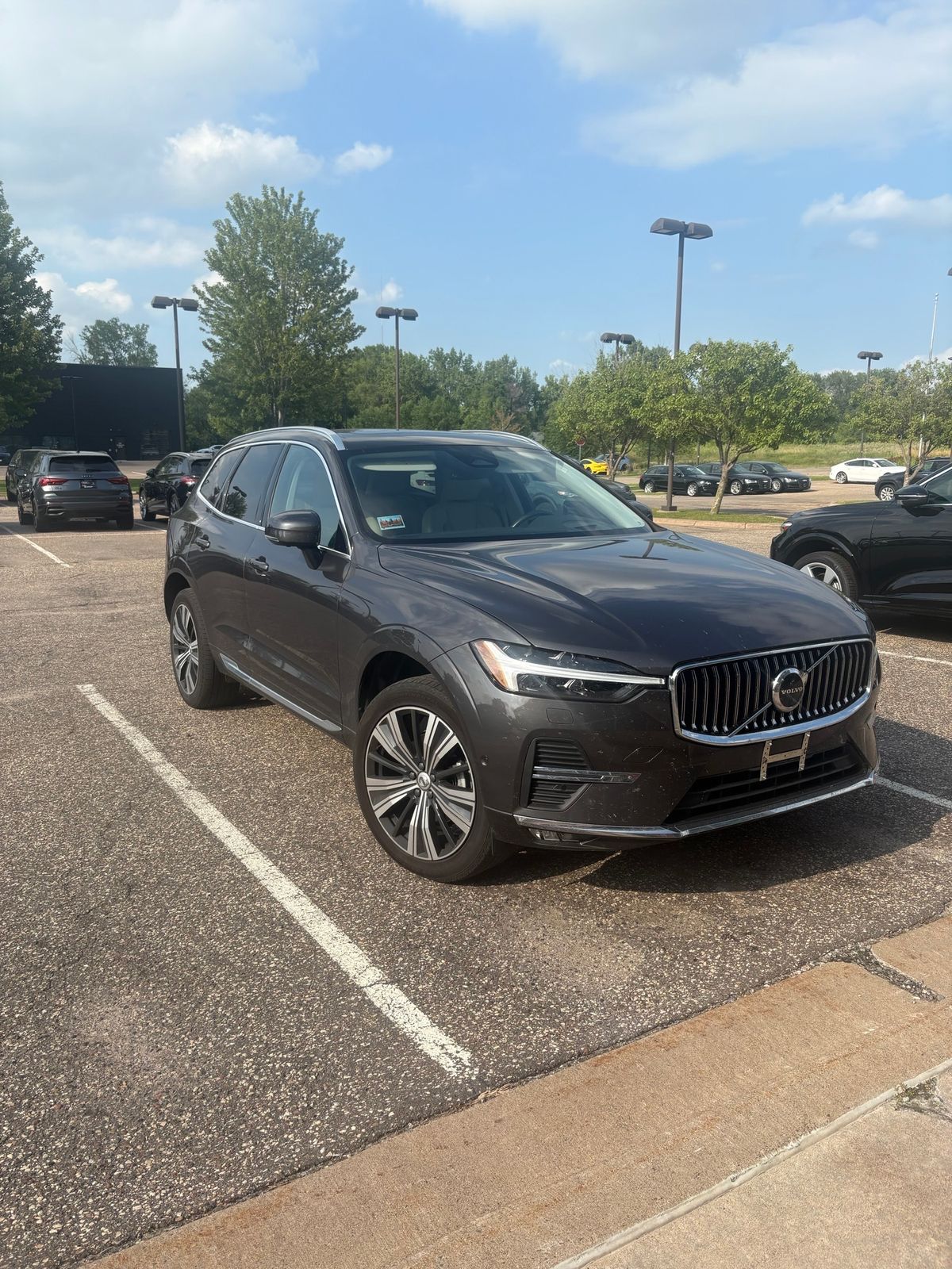 Thumbnail: 2022 Volvo XC60 - 2