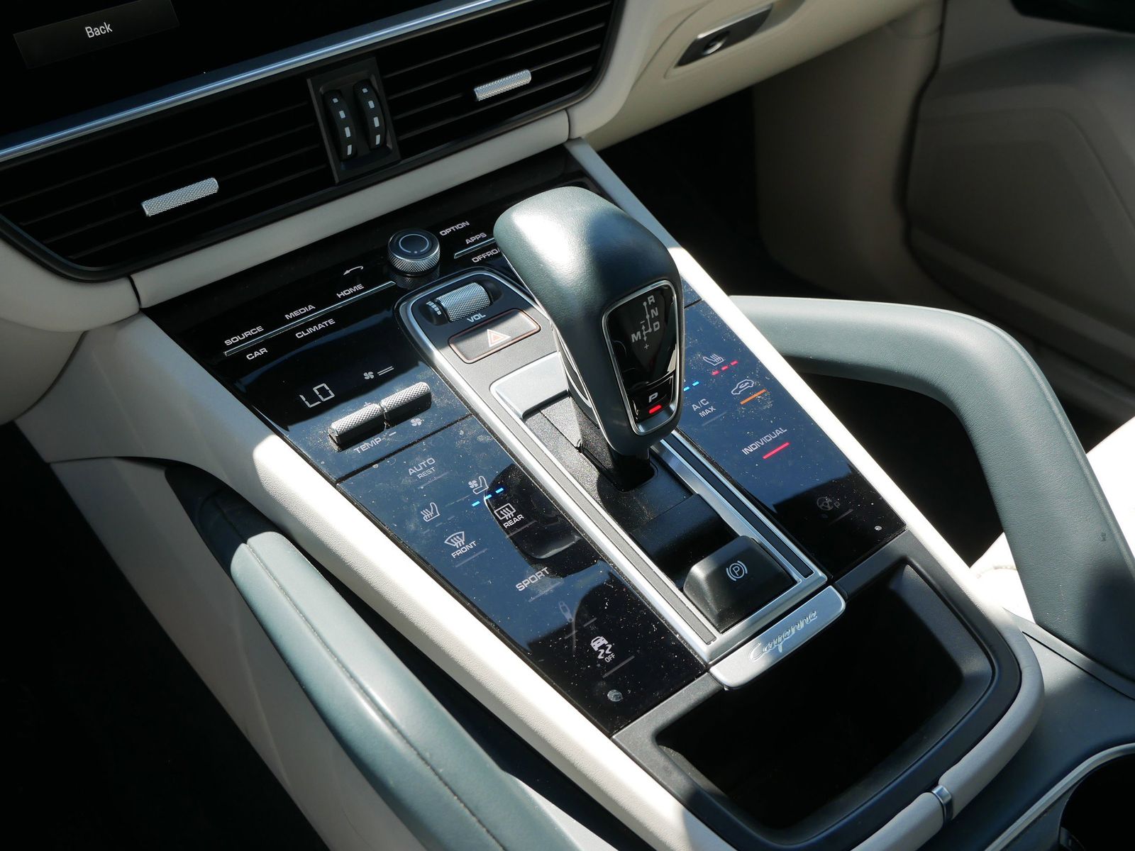 Thumbnail: 2023 Porsche Cayenne - 16