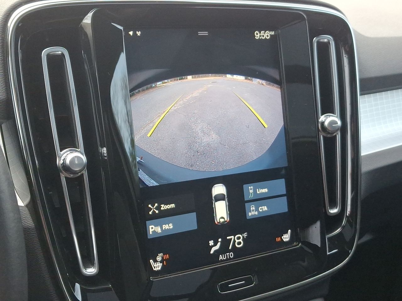 Thumbnail: 2020 Volvo XC40 - 21