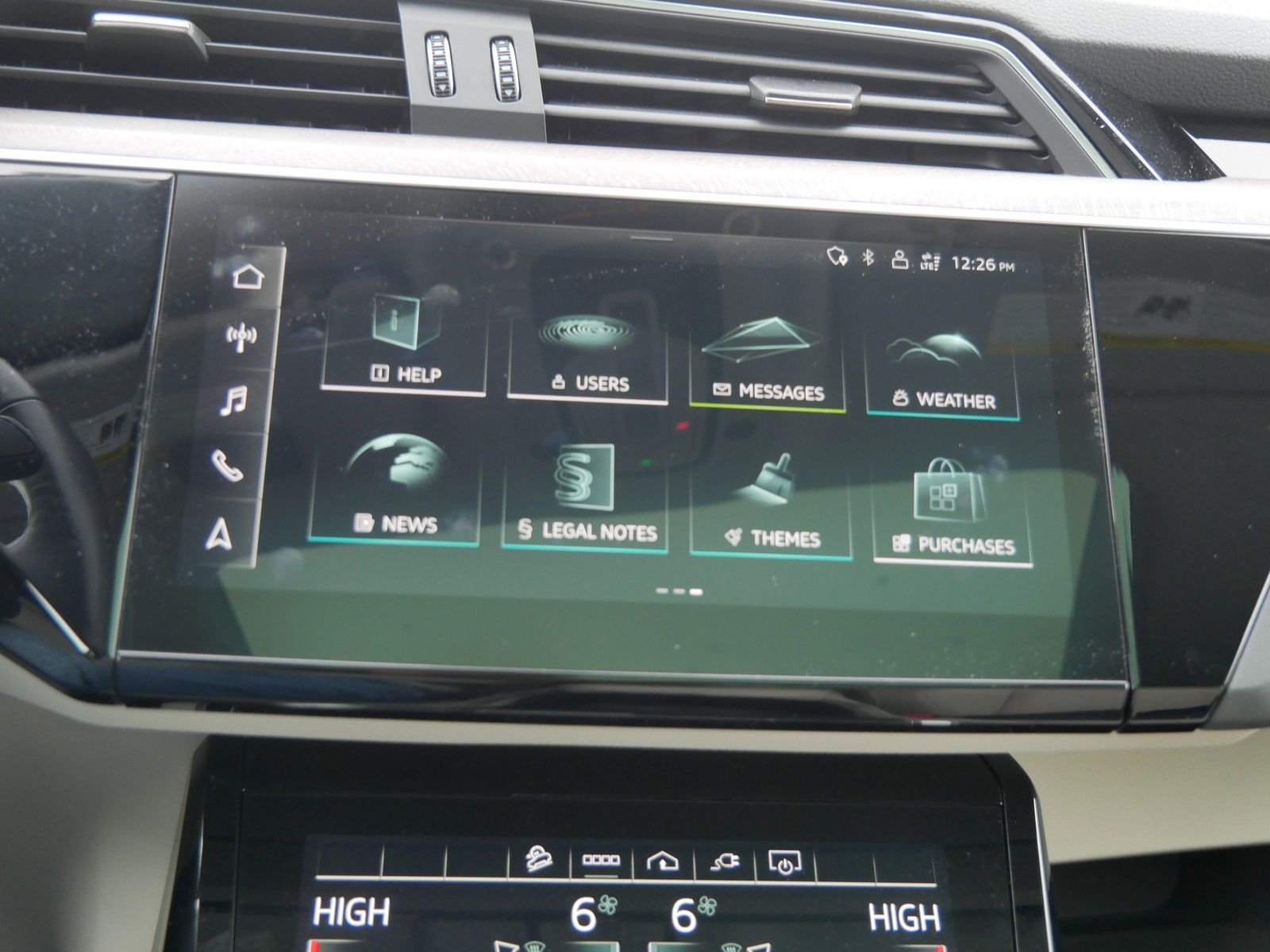 Thumbnail: 2023 Audi e-tron - 12