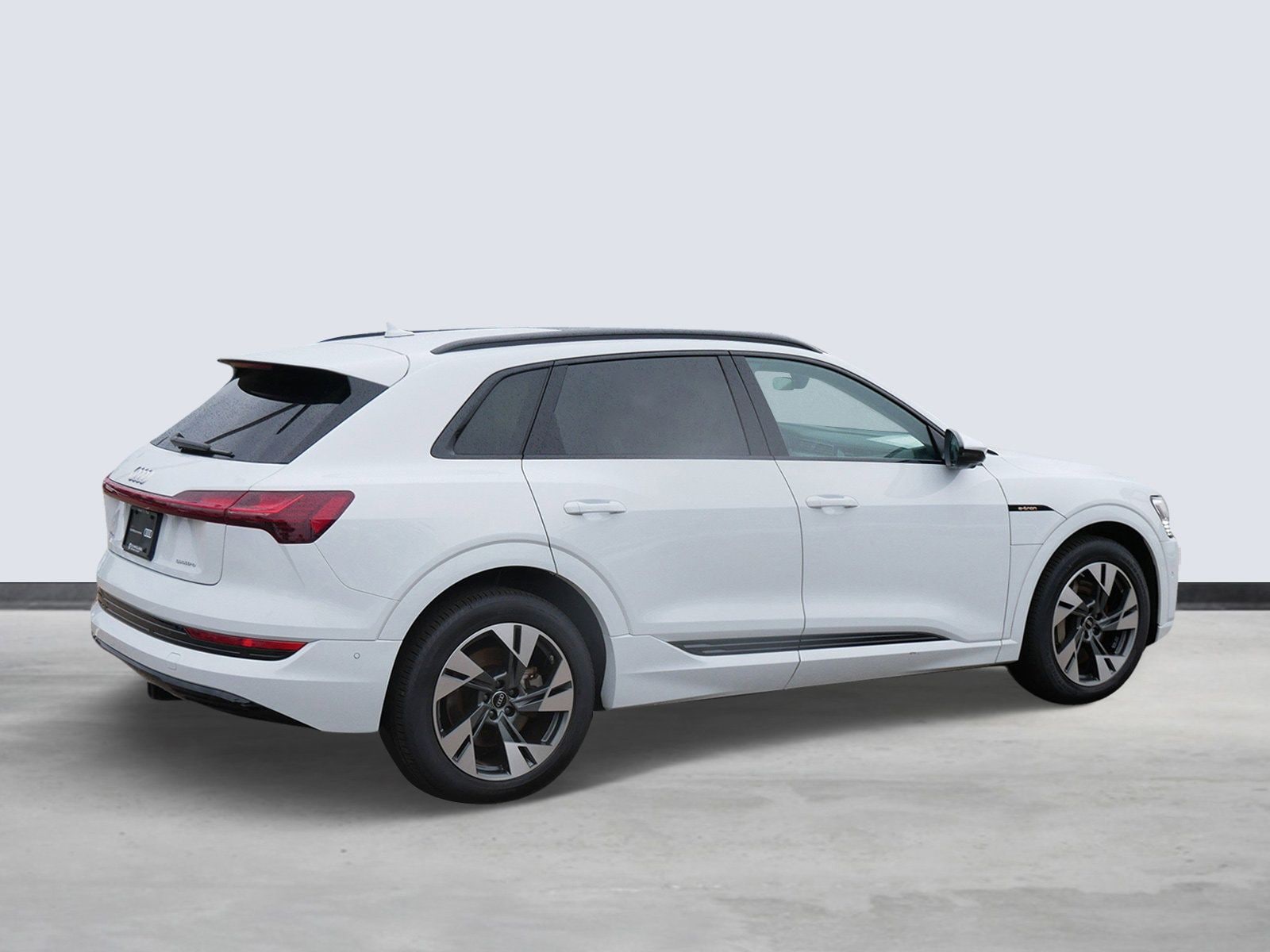 Thumbnail: 2022 Audi e-tron - 4