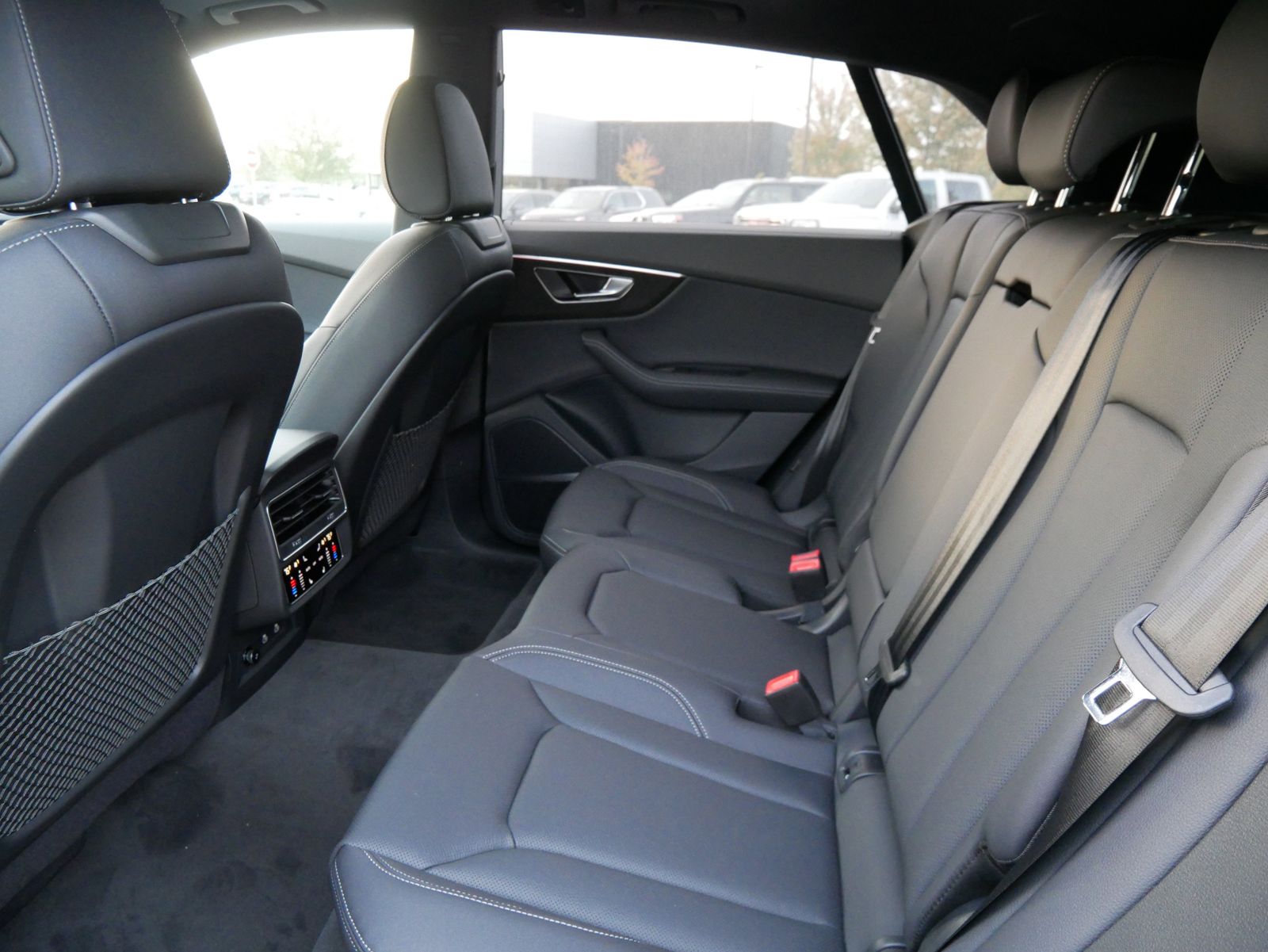 Thumbnail: 2026 Audi Q8 - 9