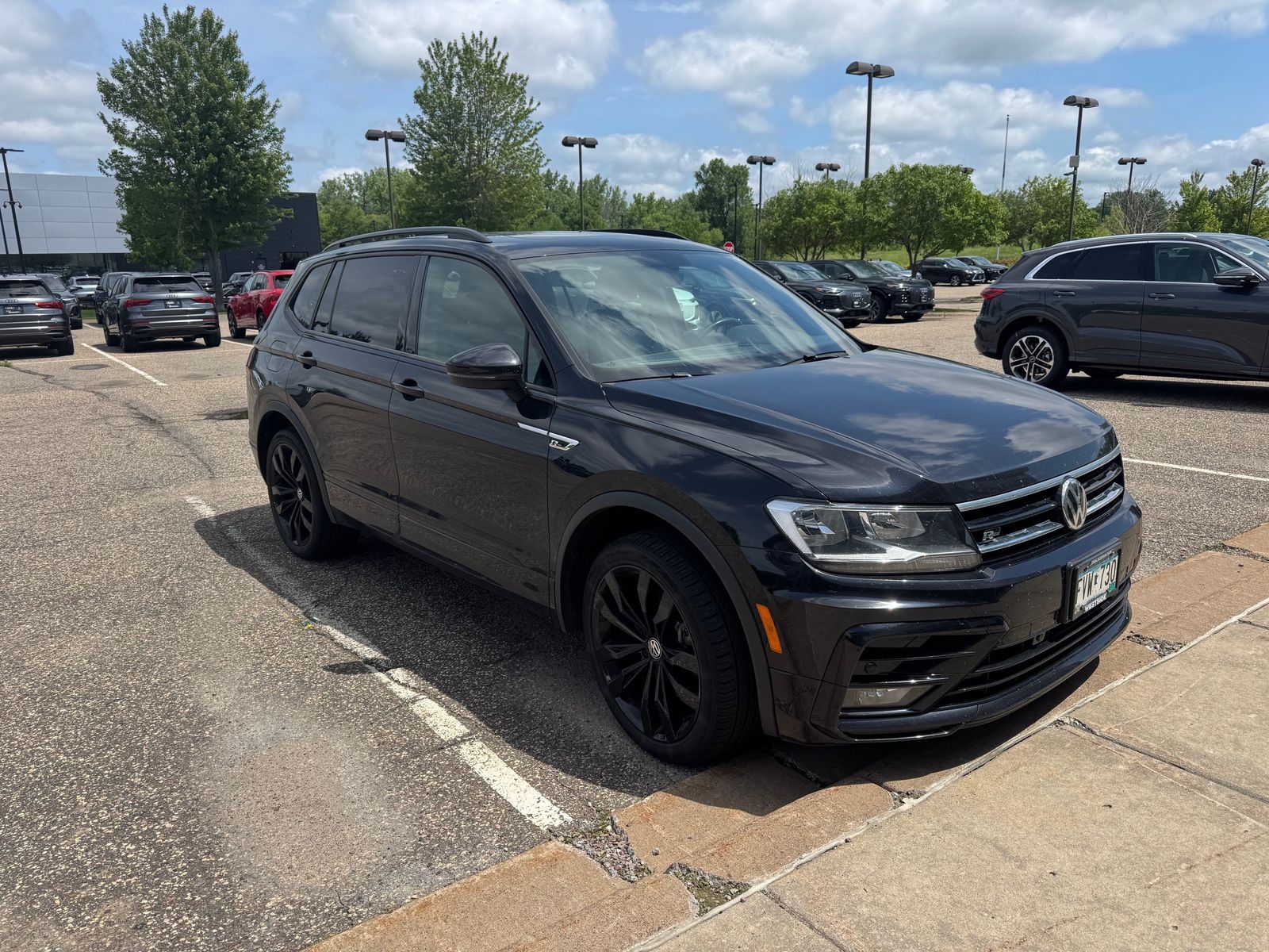 2021 Volkswagen Tiguan SE R-Line Black Hero Image