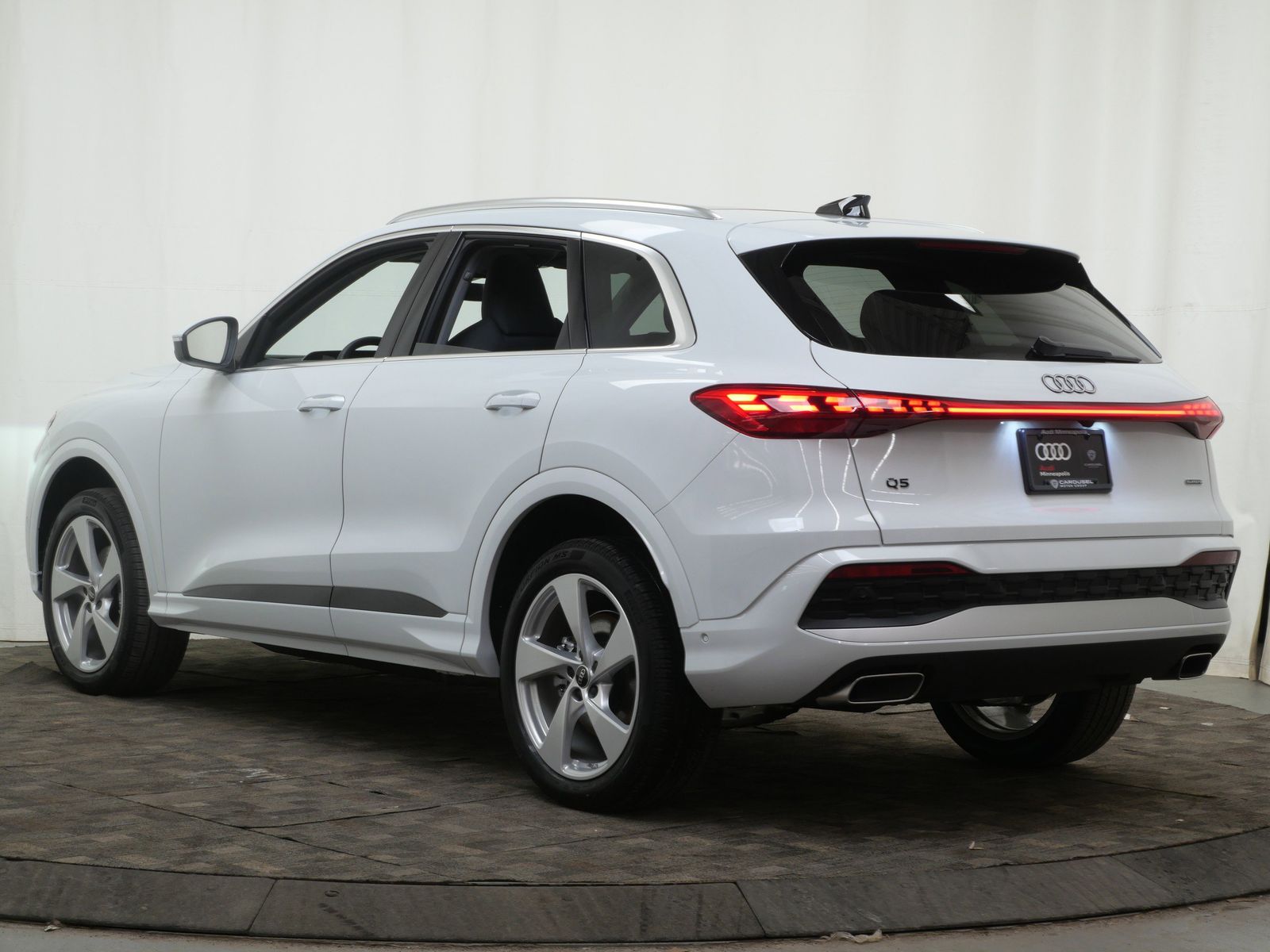 Thumbnail: 2025 Audi Q5 - 4