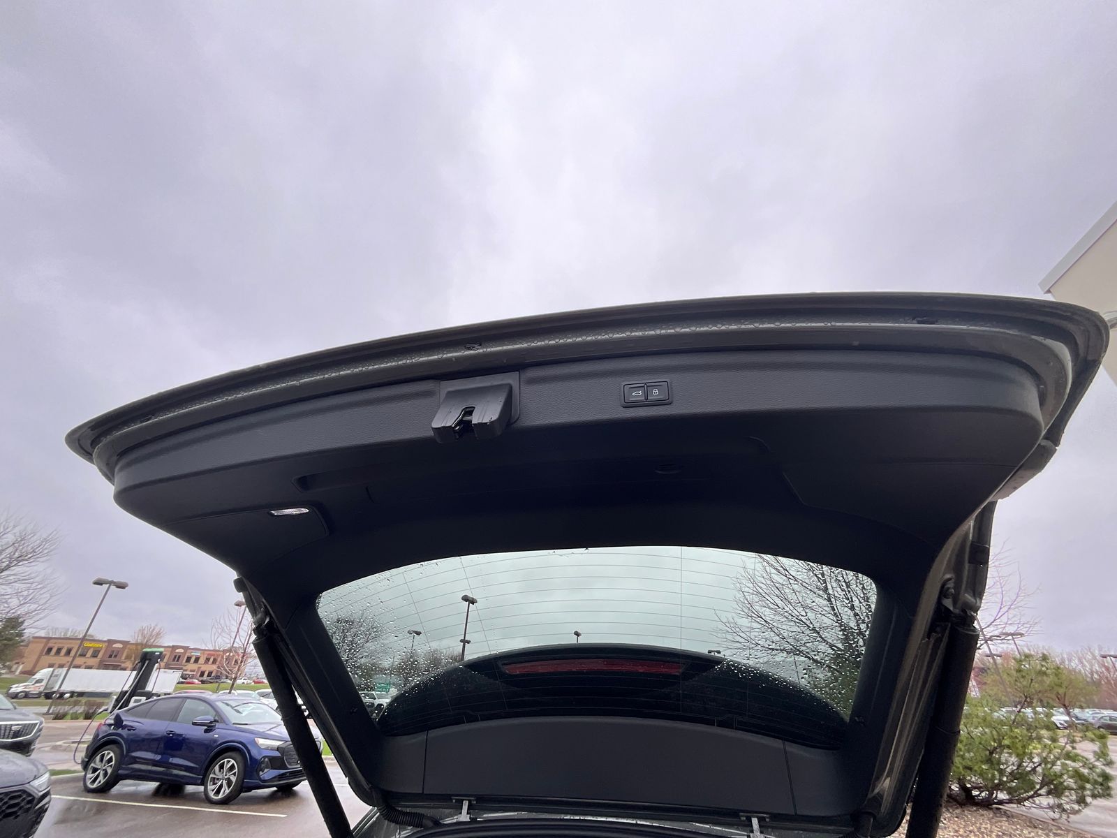 Thumbnail: 2024 Audi Q3 - 10