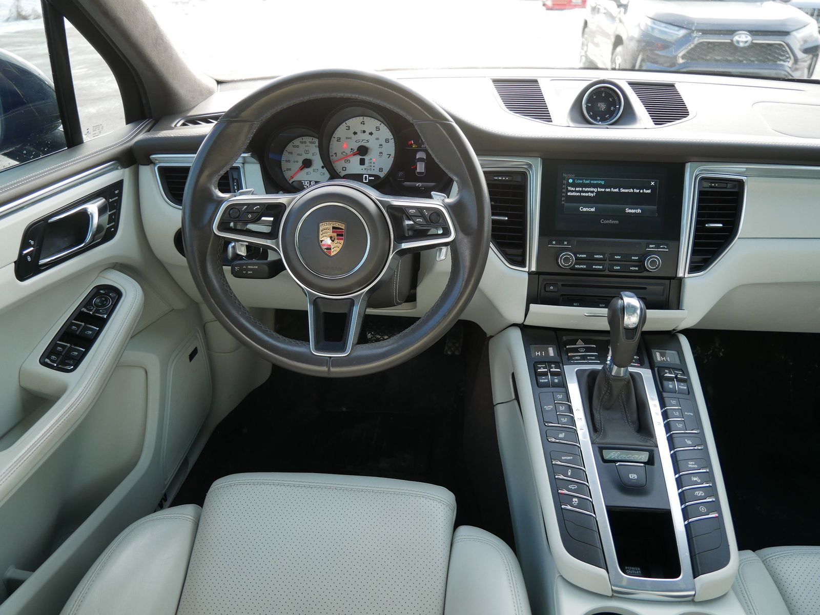 Thumbnail: 2017 Porsche Macan - 10