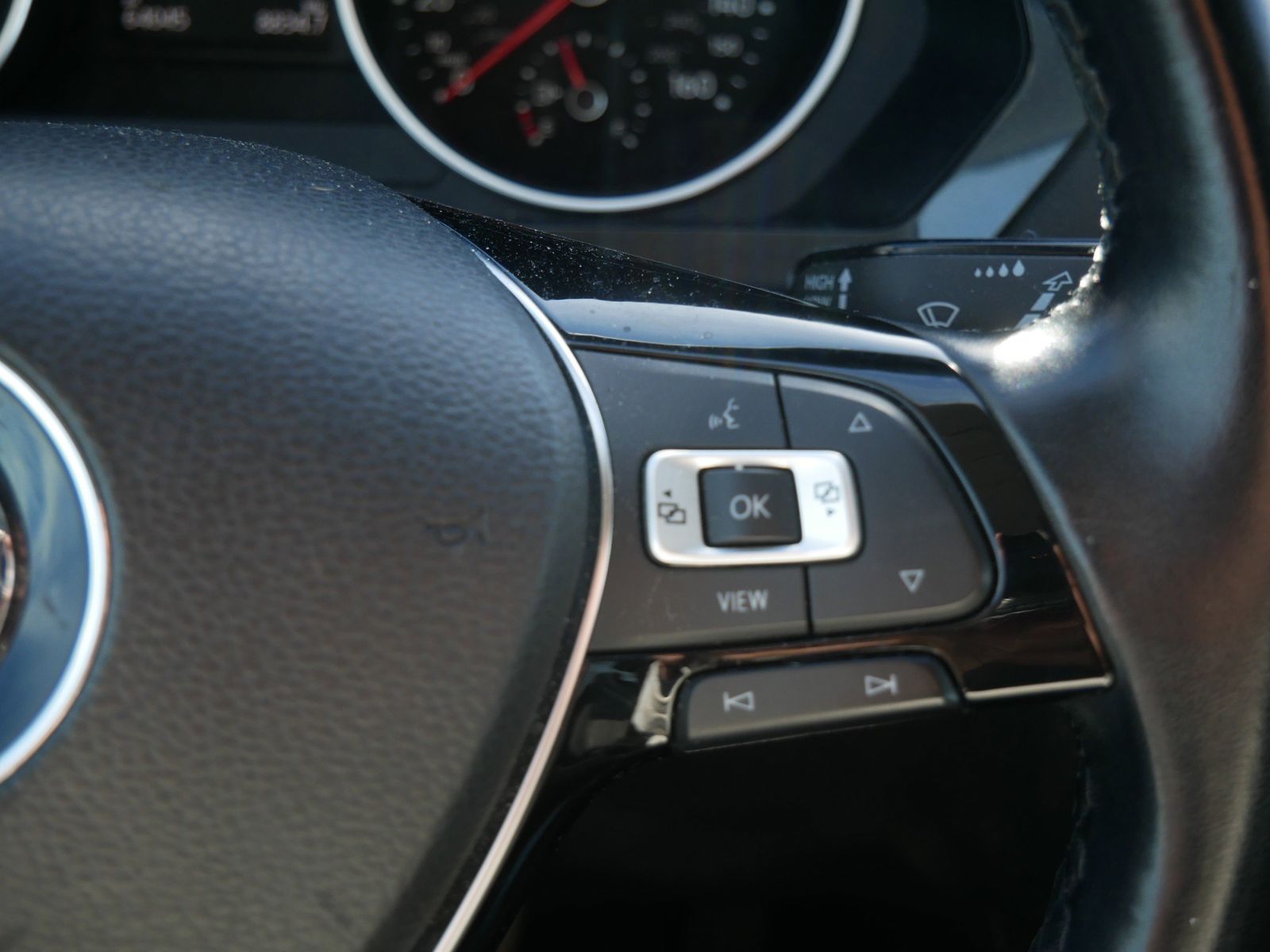 Thumbnail: 2019 Volkswagen Tiguan - 17