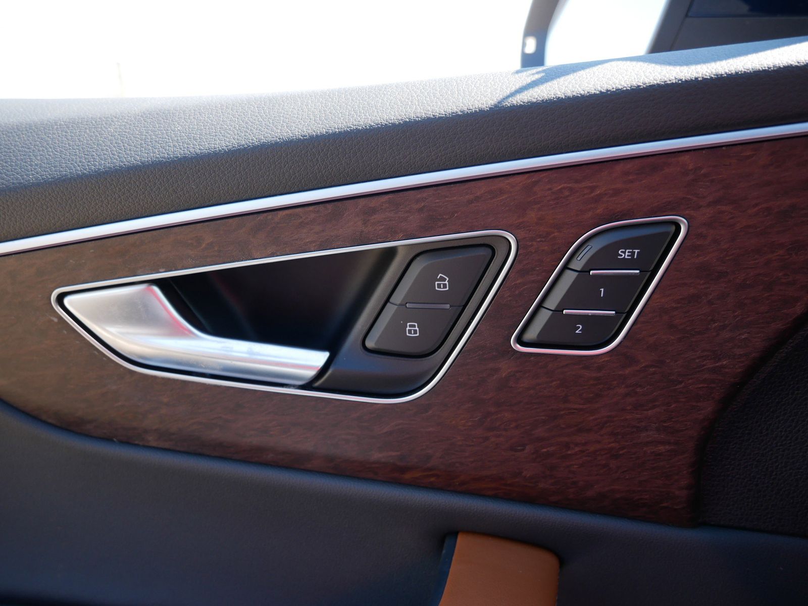 Thumbnail: 2026 Audi Q8 - 16