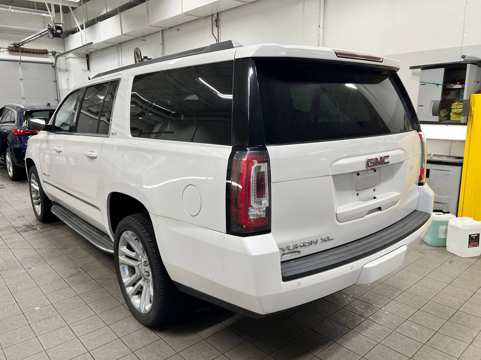 Thumbnail: 2018 GMC Yukon XL - 4