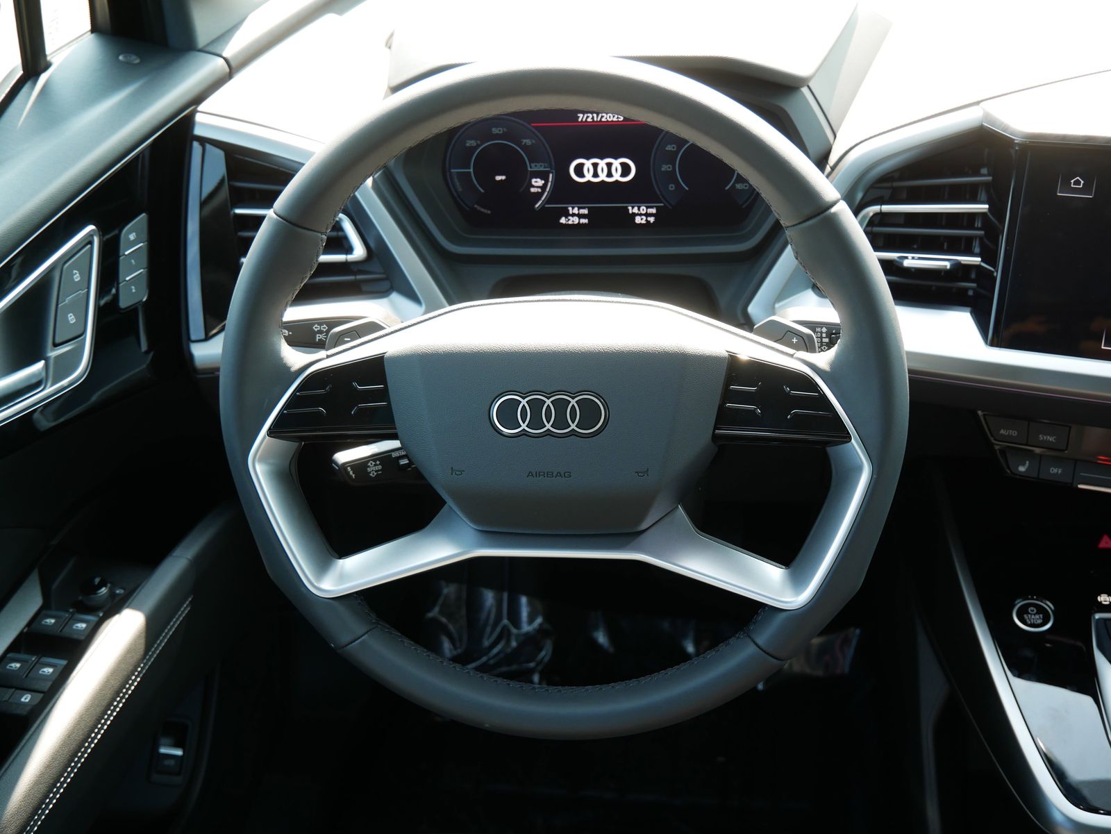 Thumbnail: 2025 Audi Q4 e-tron - 12