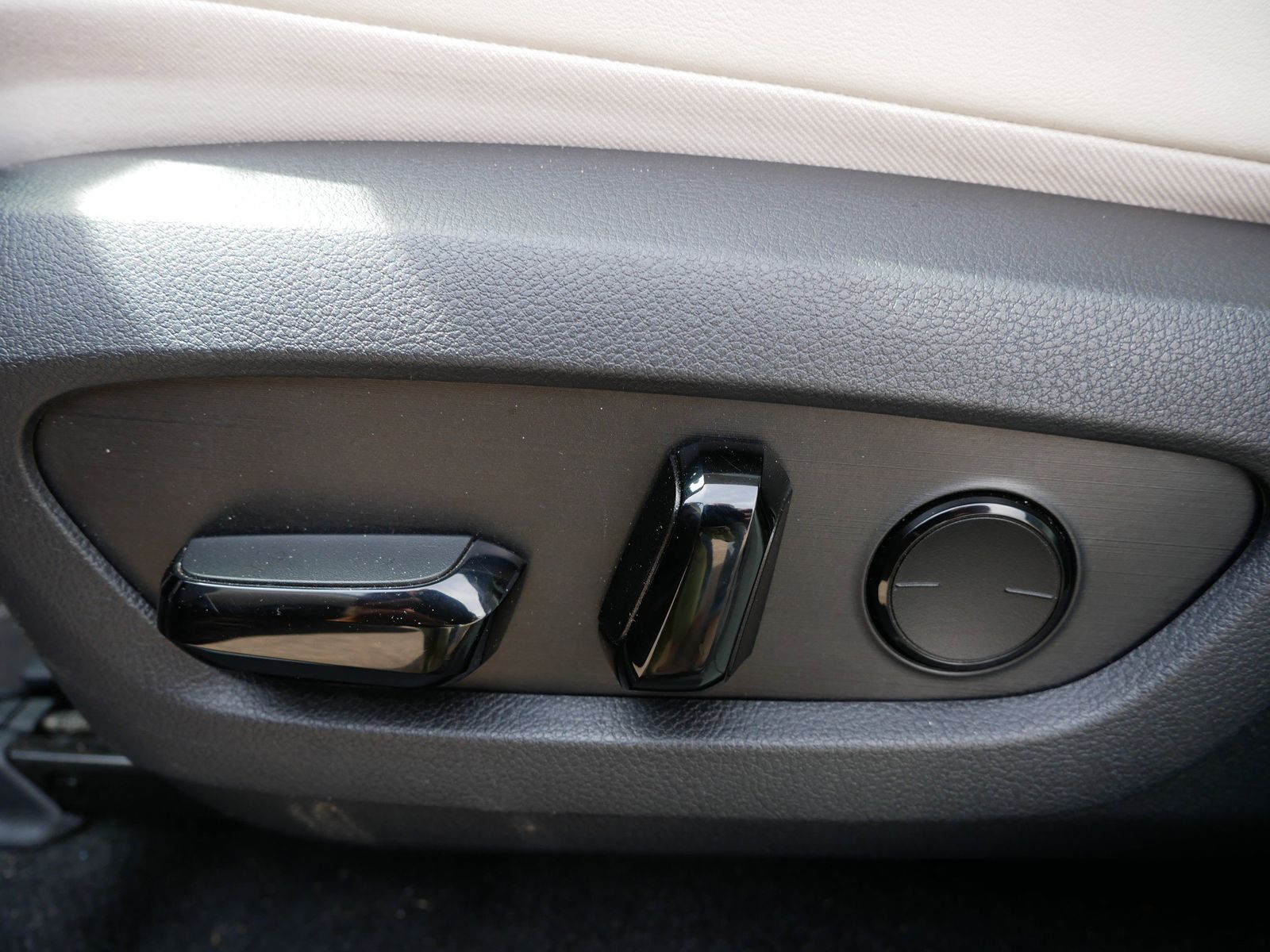 Thumbnail: 2024 Lexus RX - 12