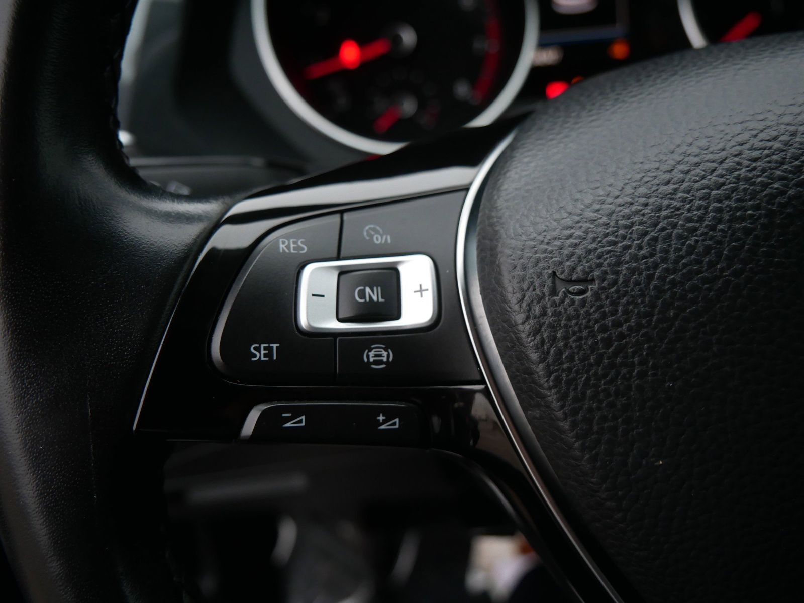 Thumbnail: 2019 Volkswagen Tiguan - 28