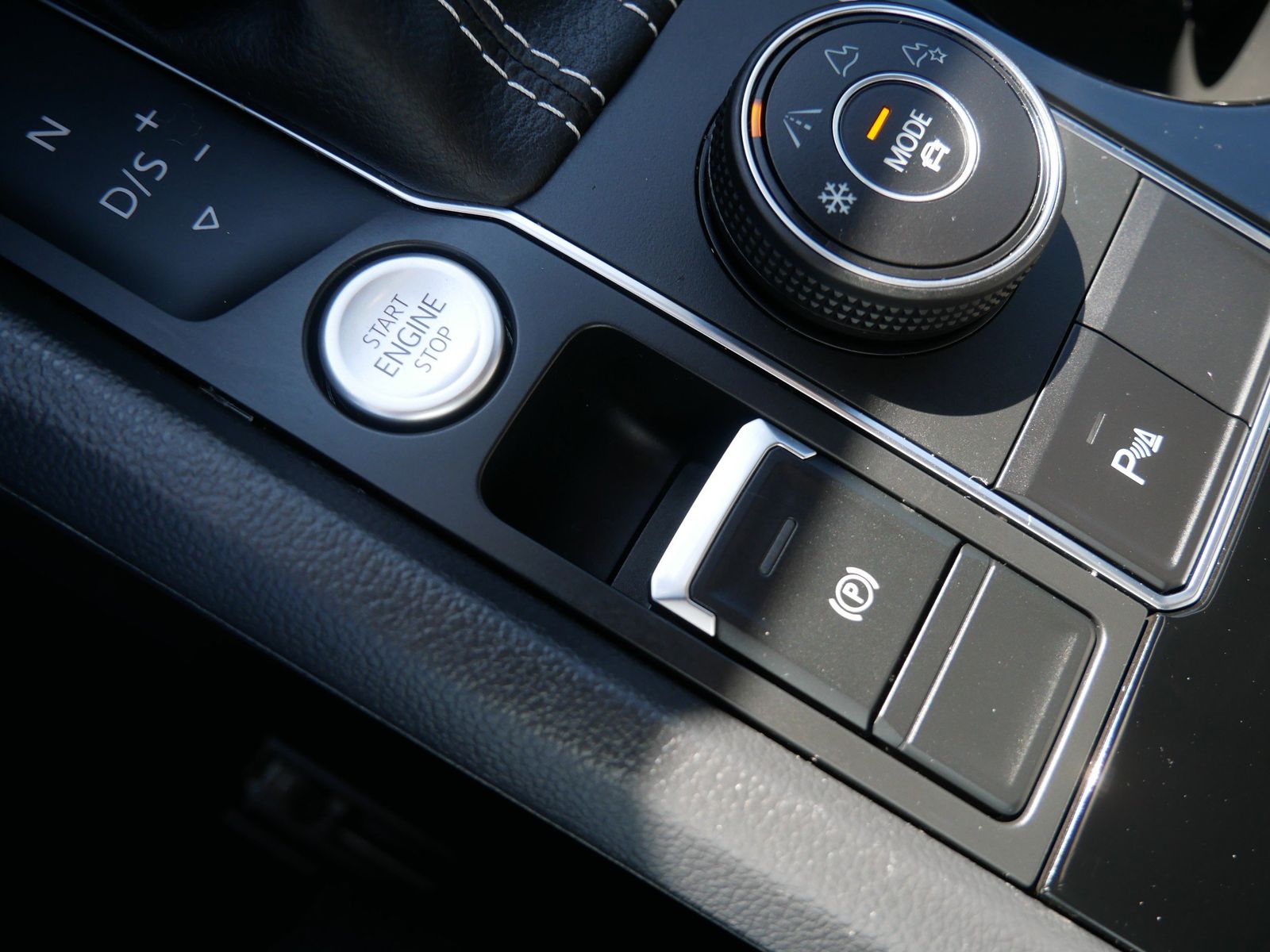 Thumbnail: 2023 Volkswagen Atlas - 18