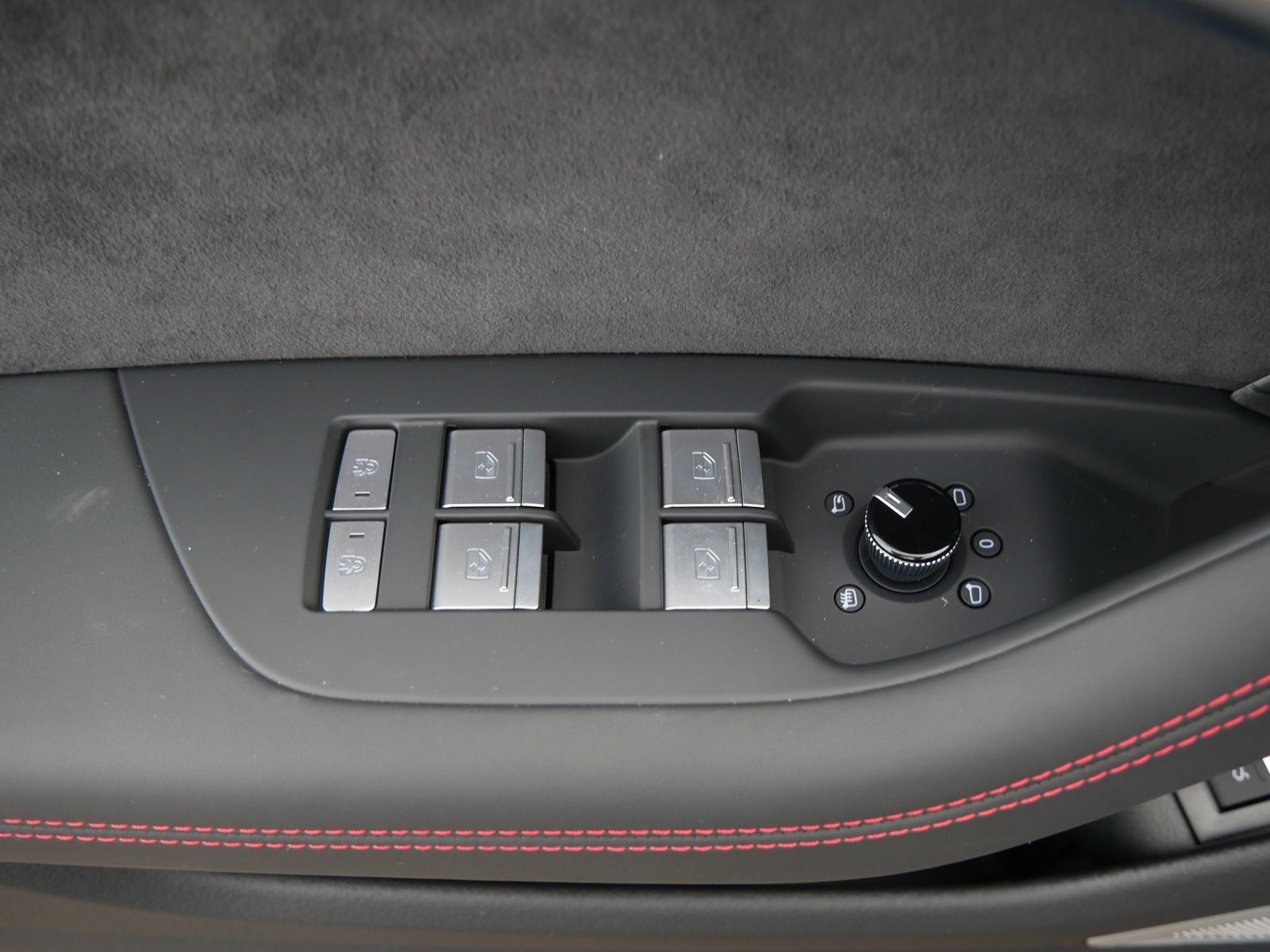 Thumbnail: 2026 Audi RS 6 - 16