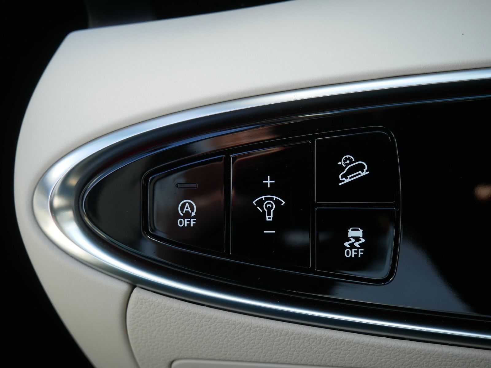 Thumbnail: 2023 Genesis GV70 - 28