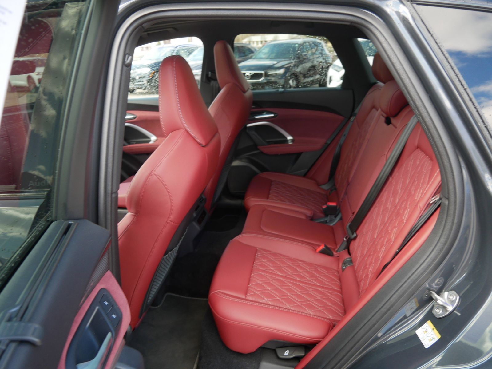 Thumbnail: 2025 Audi SQ5 - 10