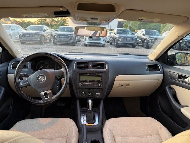 Thumbnail: 2011 Volkswagen Jetta - 4