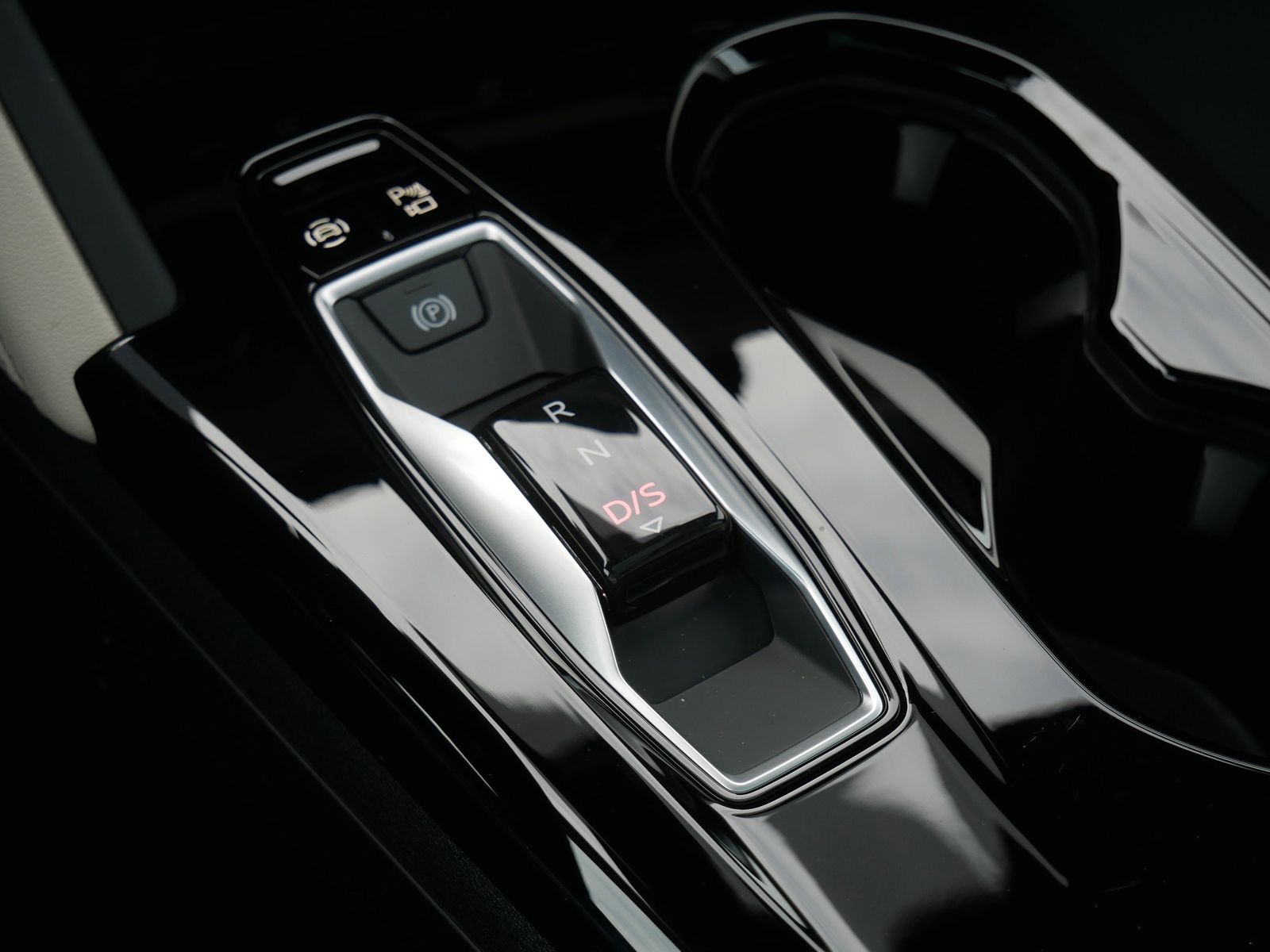 Thumbnail: 2025 Audi Q5 - 15