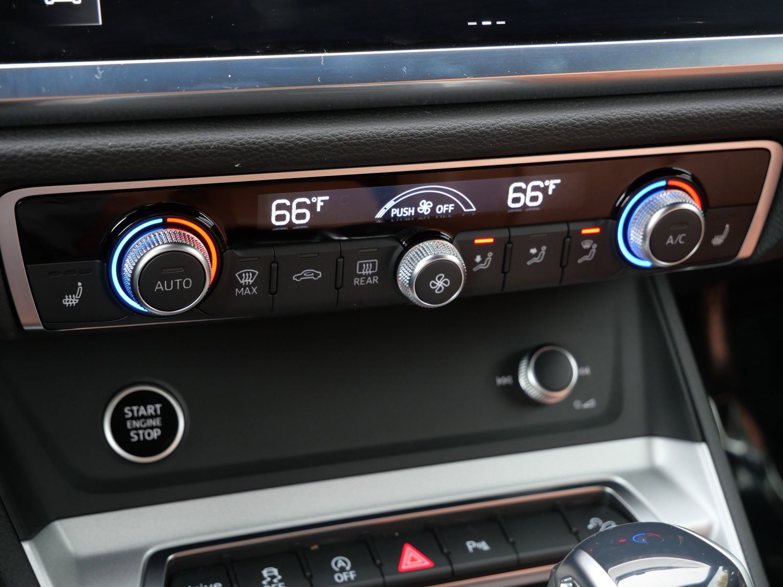 Thumbnail: 2025 Audi Q3 - 21