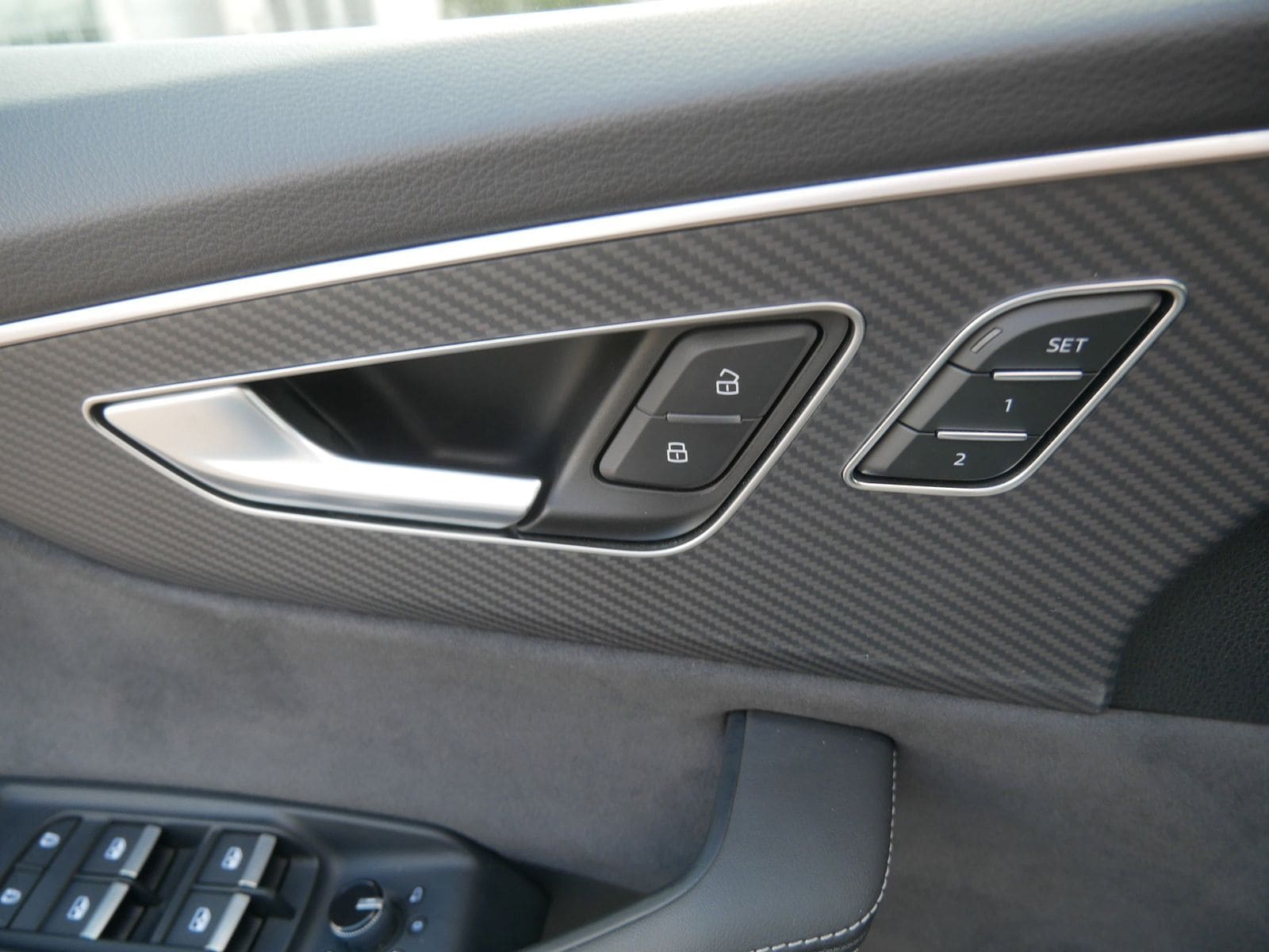 Thumbnail: 2025 Audi SQ8 - 17