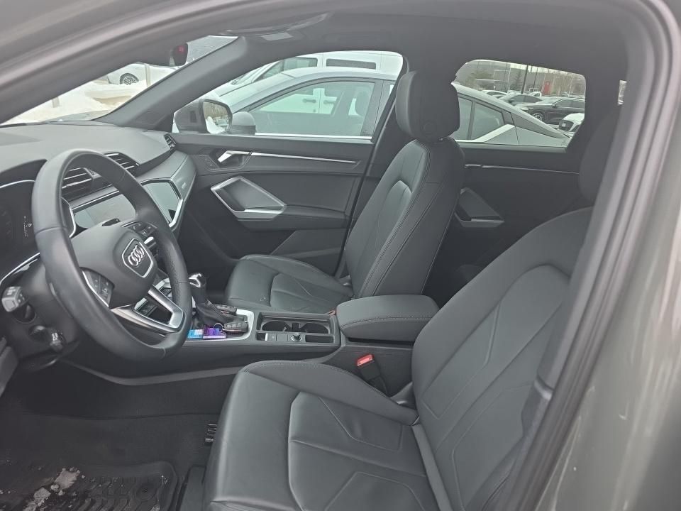 Thumbnail: 2023 Audi Q3 - 2