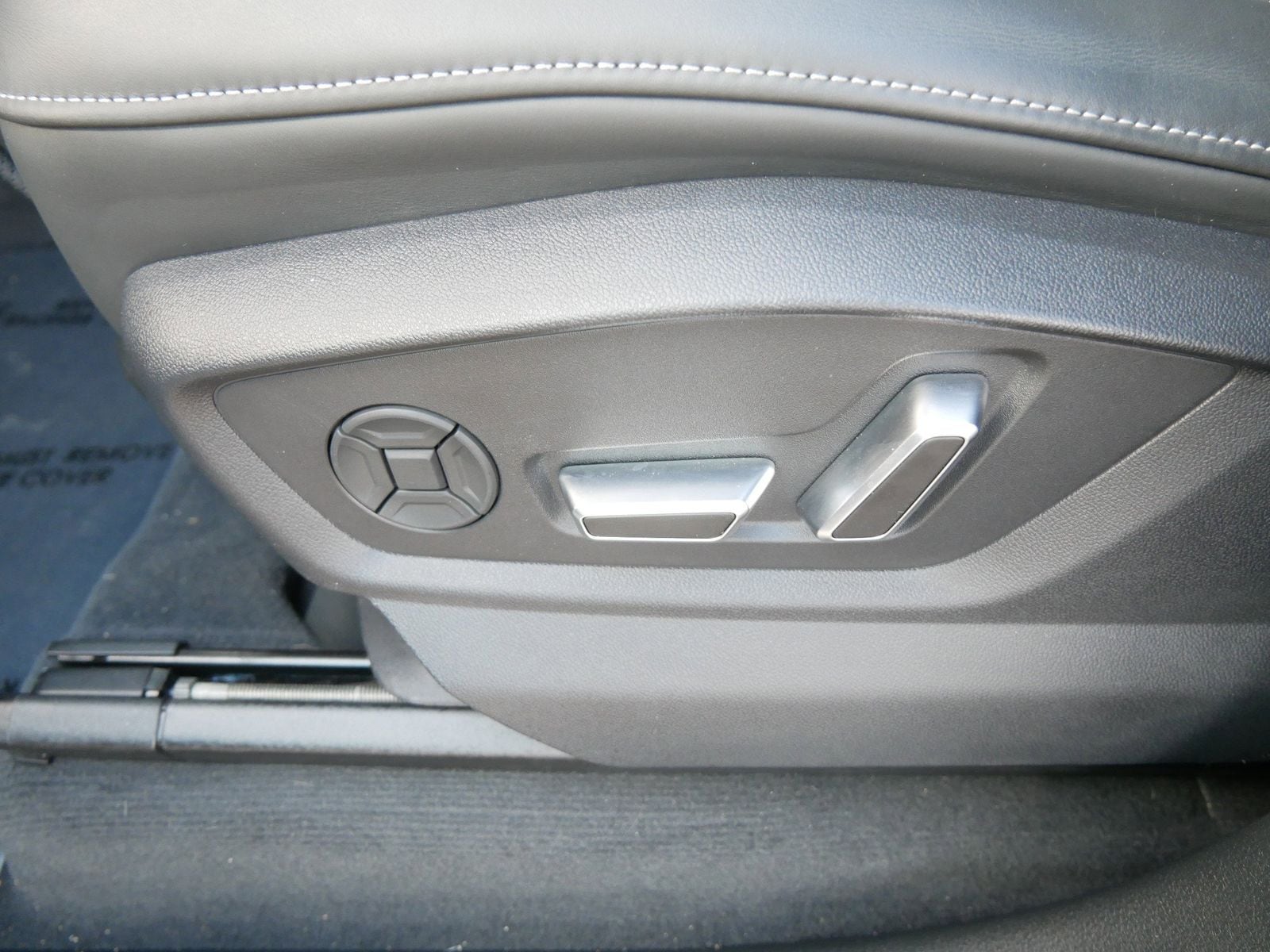 Thumbnail: 2025 Audi SQ8 - 15