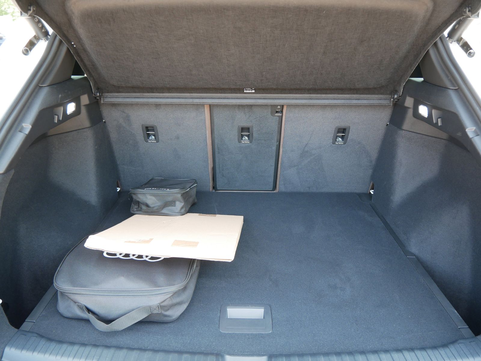 Thumbnail: 2024 Audi Q4 e-tron - 10