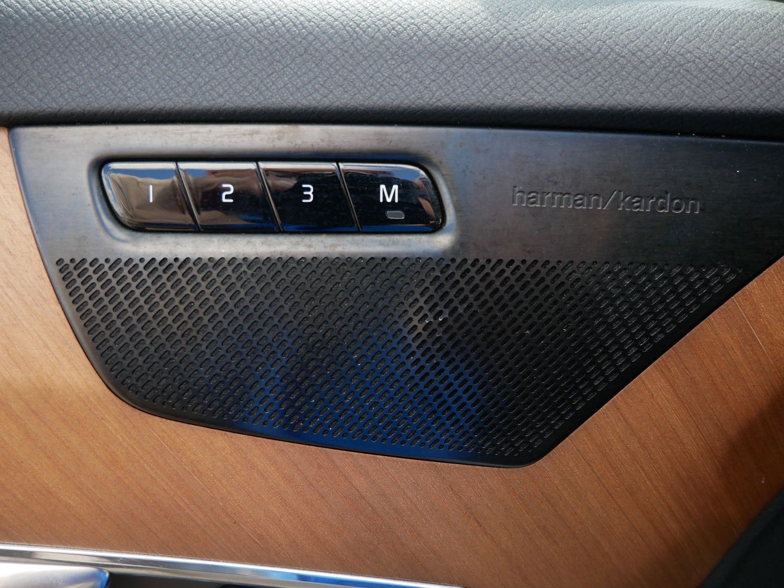 Thumbnail: 2021 Volvo XC90 - 12