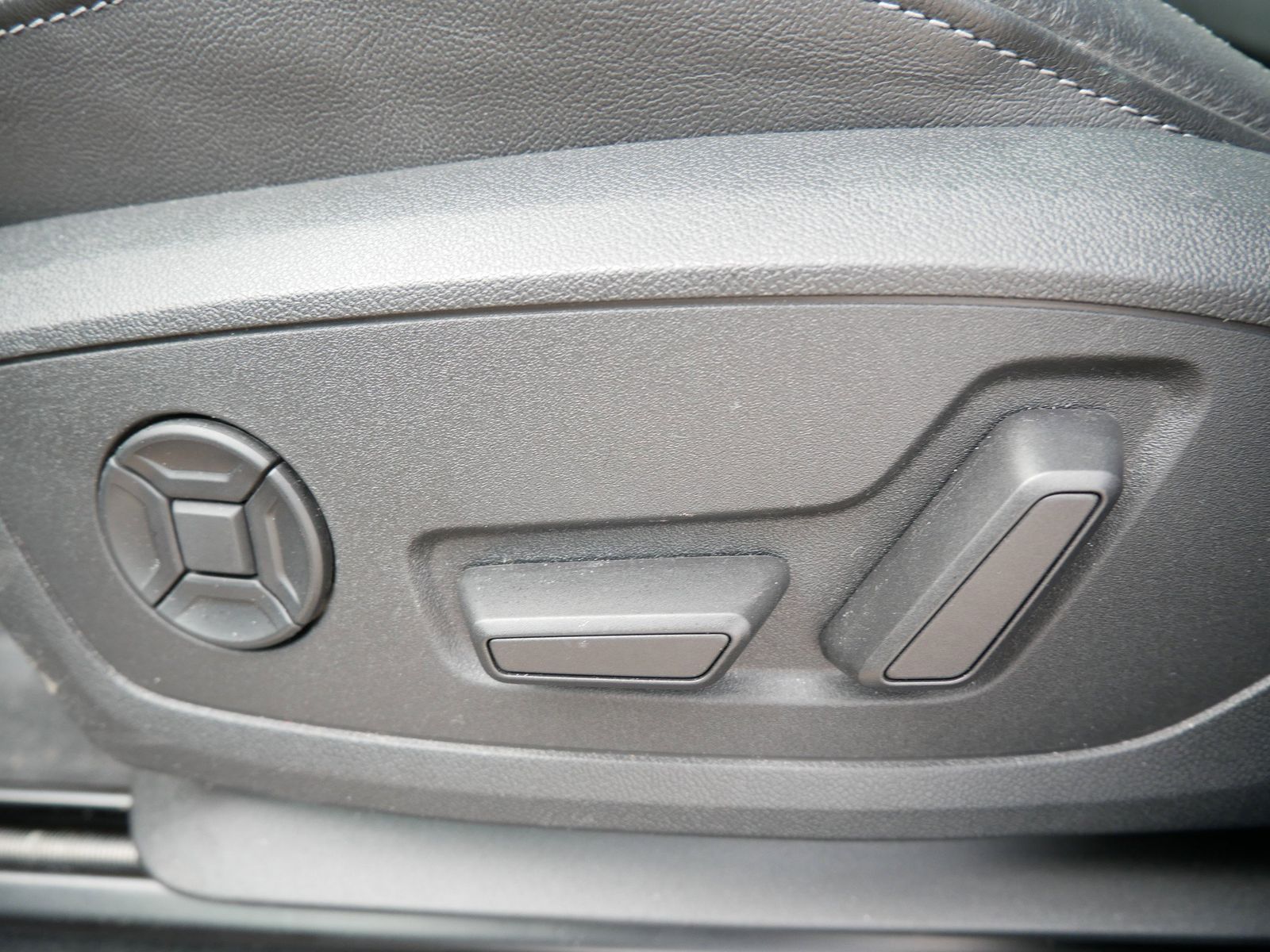 Thumbnail: 2023 Audi Q3 - 12