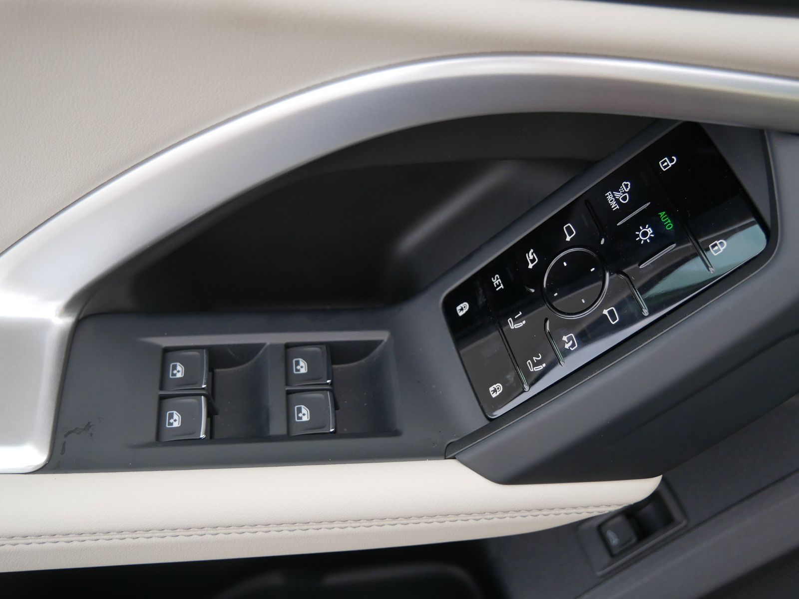 Thumbnail: 2025 Audi Q5 - 14