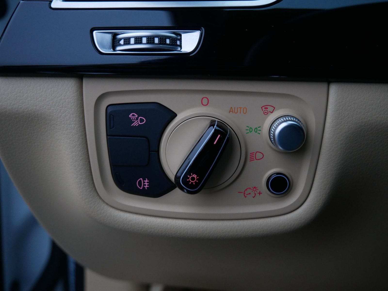 Thumbnail: 2018 Audi A8 - 28