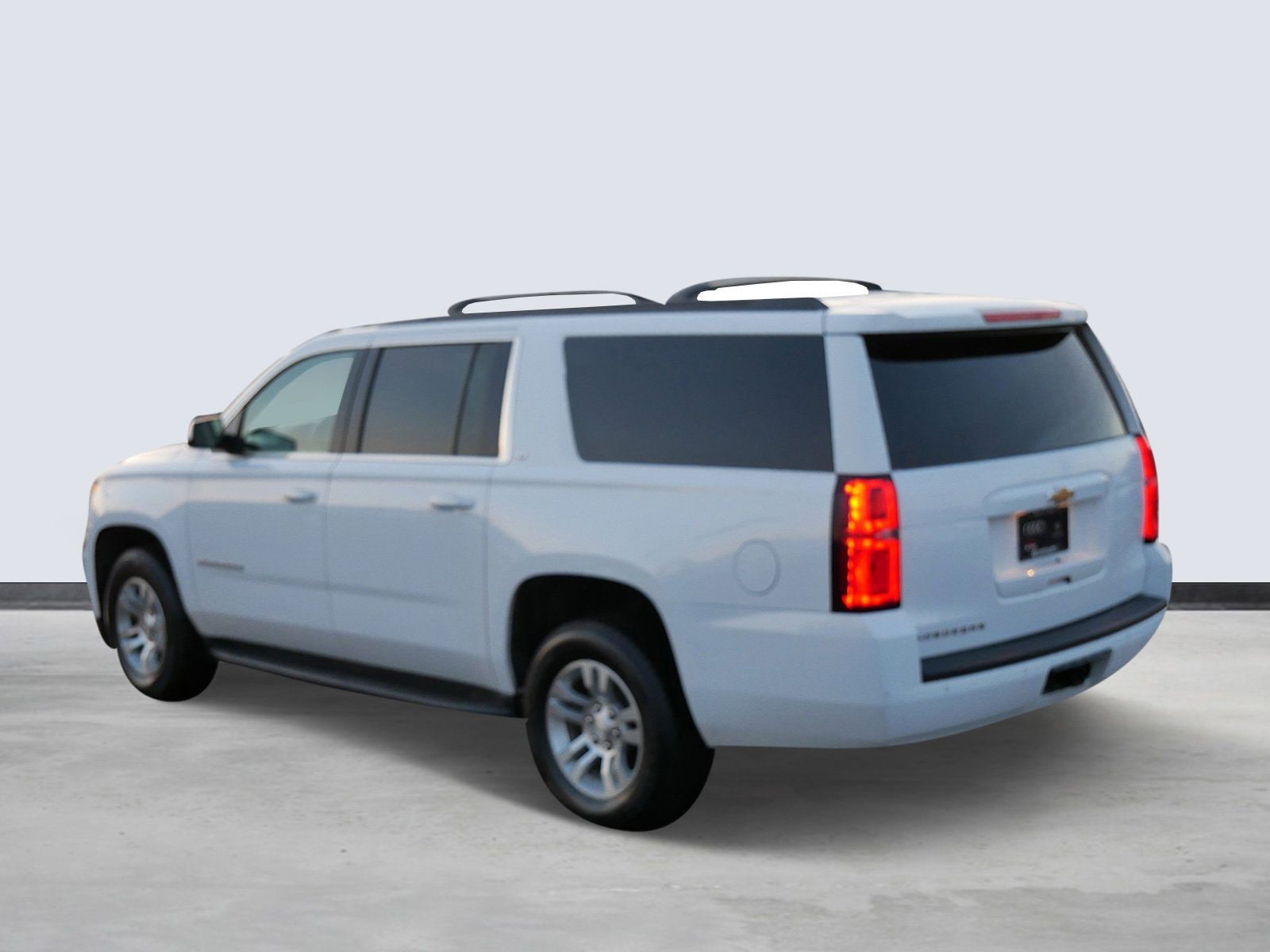 Thumbnail: 2019 Chevrolet Suburban - 3