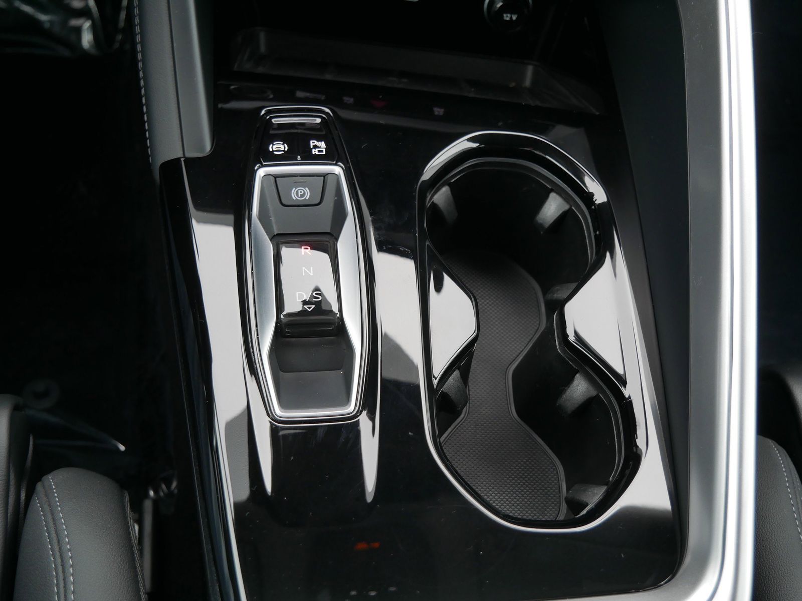 Thumbnail: 2025 Audi Q5 - 15