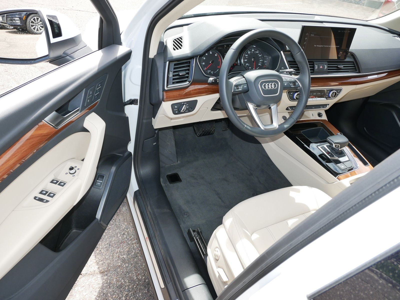 Thumbnail: 2023 Audi Q5 - 10