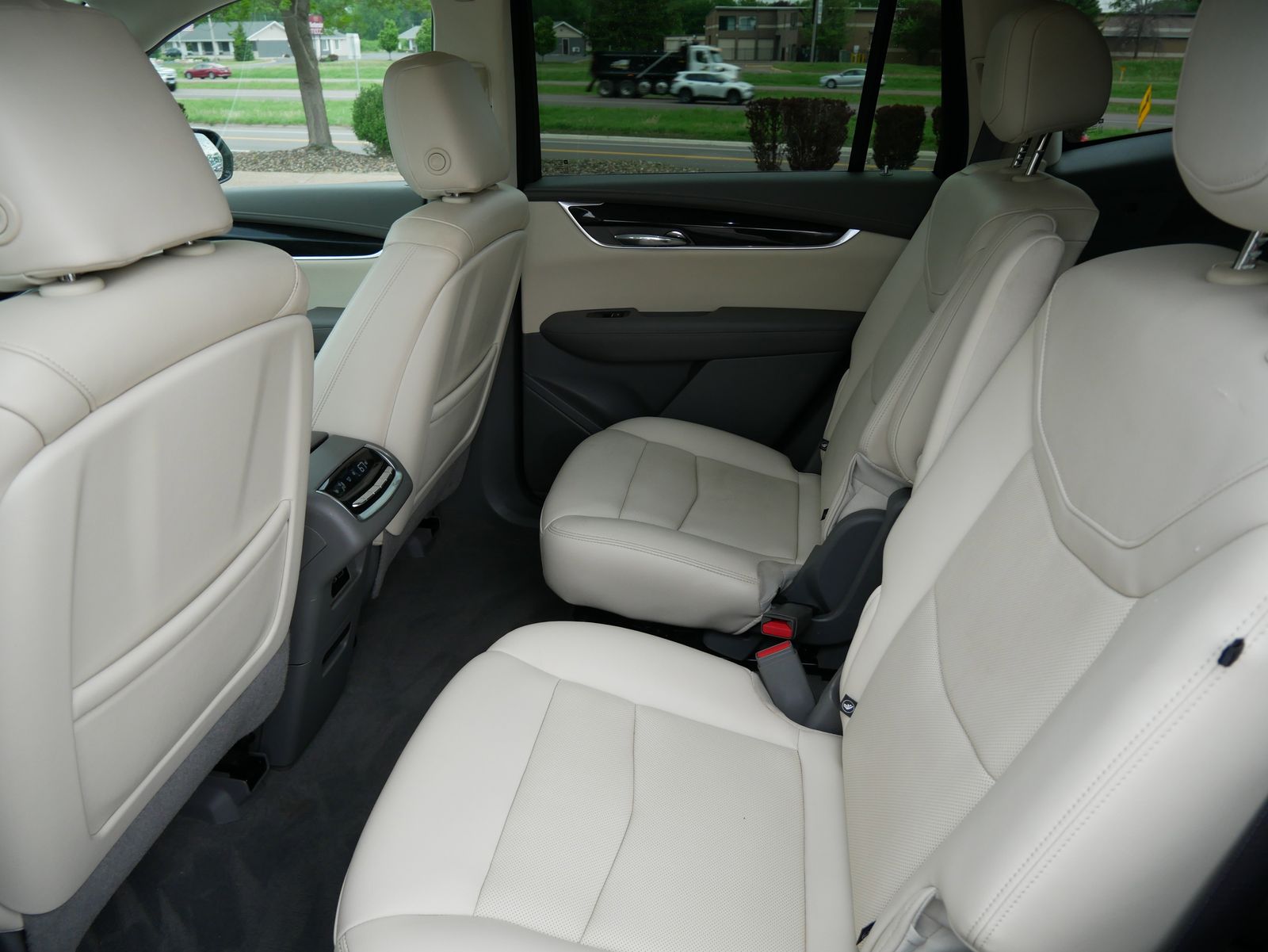 Thumbnail: 2021 Cadillac XT6 - 9