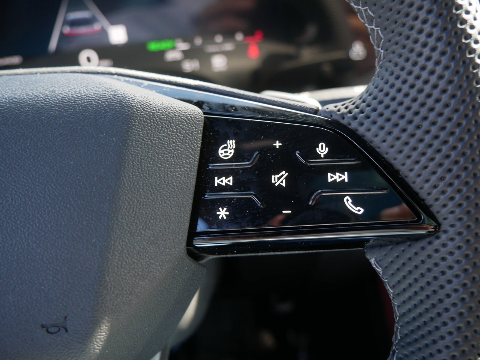 Thumbnail: 2025 Audi SQ5 - 26