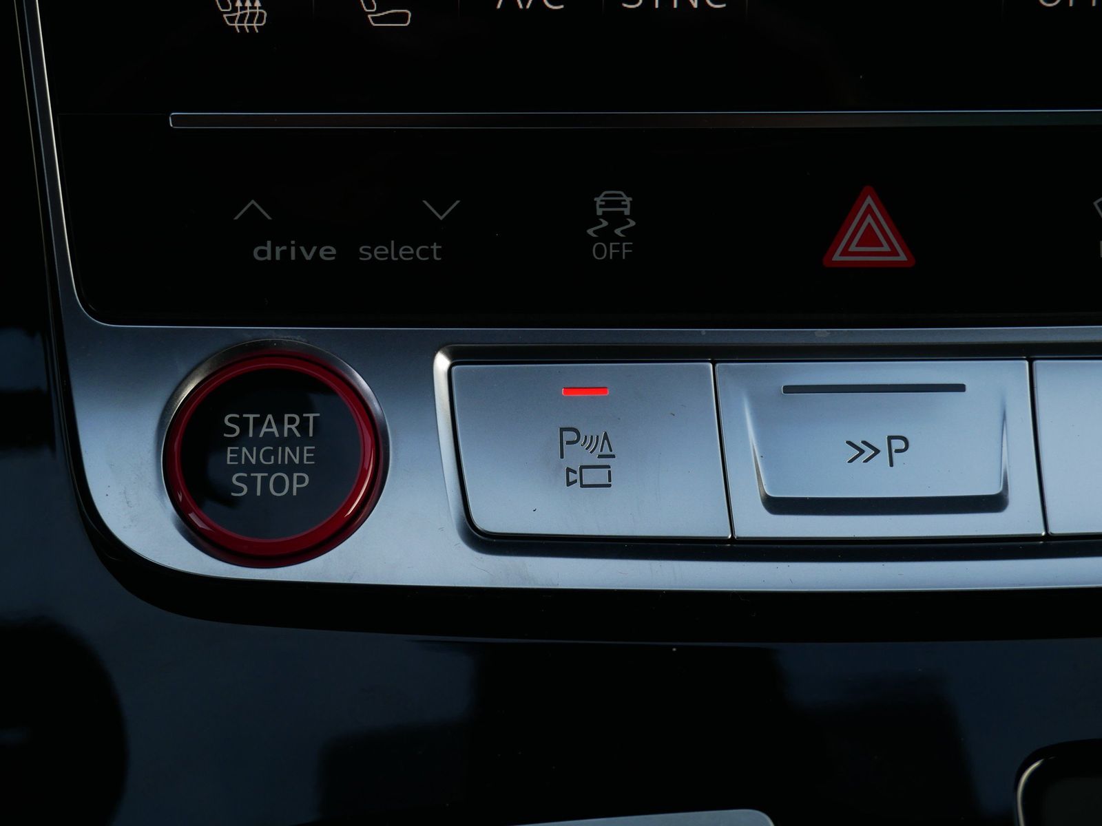 Thumbnail: 2026 Audi RS Q8 - 21