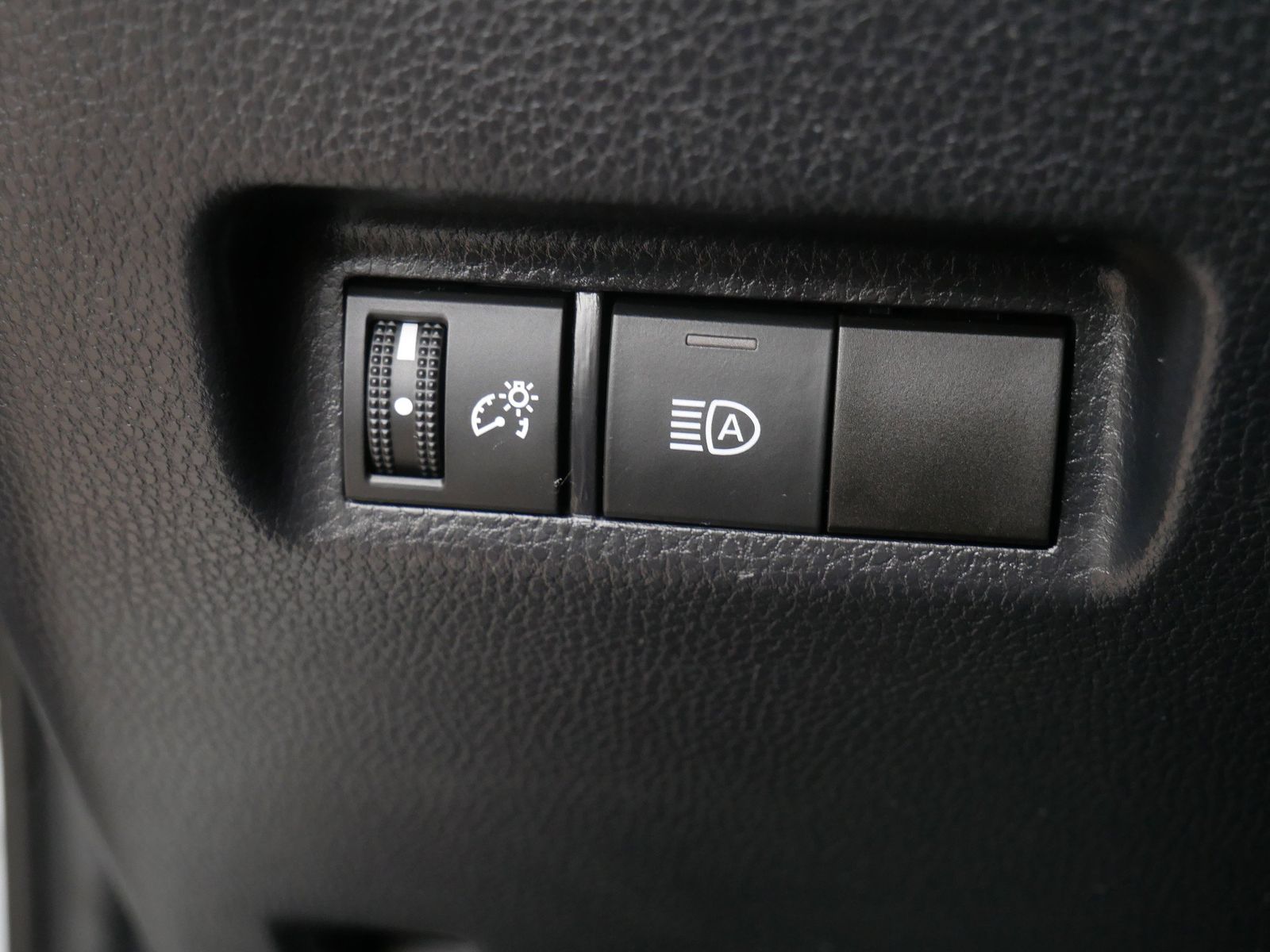 Thumbnail: 2019 Toyota RAV4 - 28