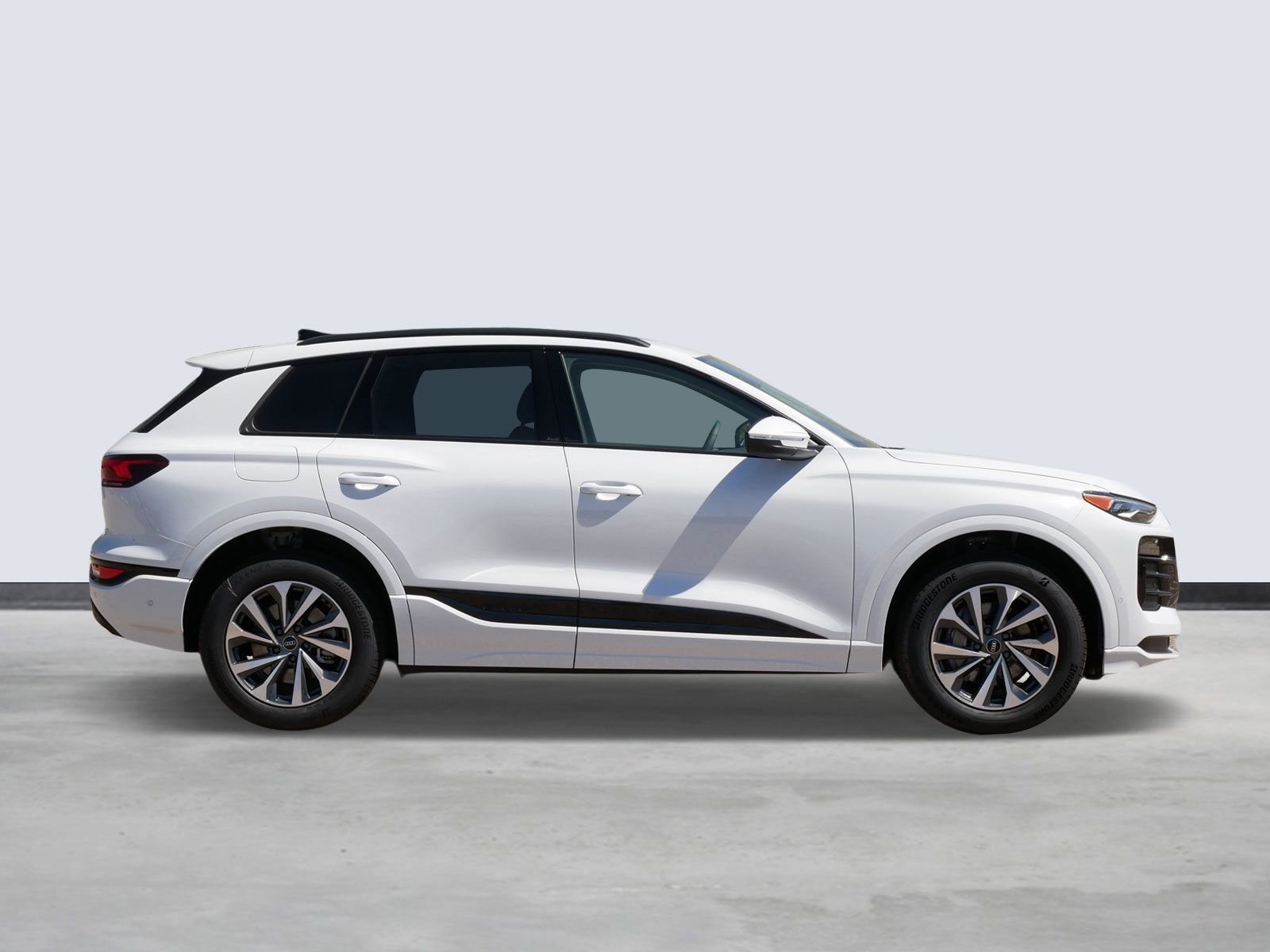 Thumbnail: 2025 Audi Q6 e-tron - 5