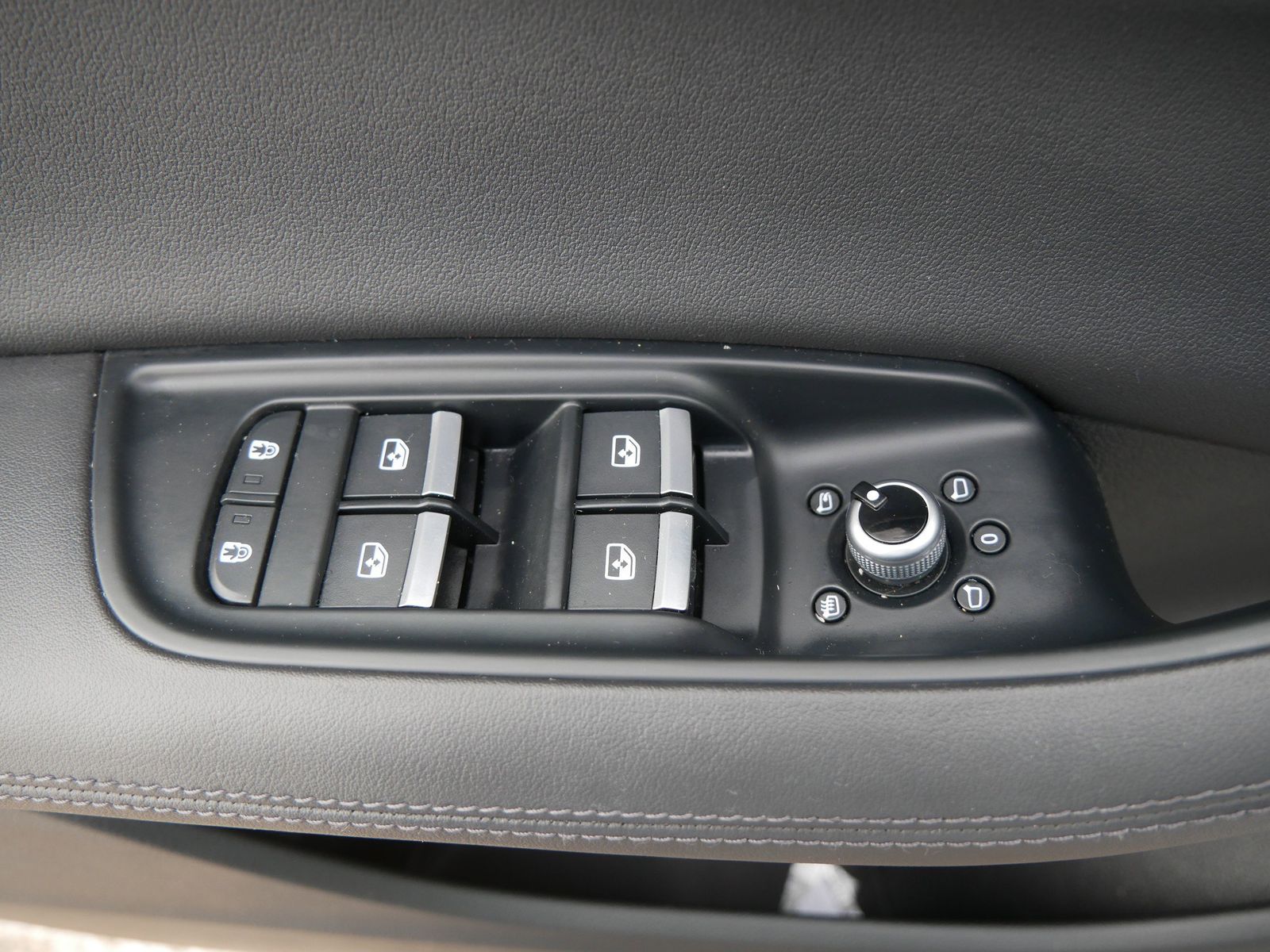 Thumbnail: 2023 Audi Q7 - 14